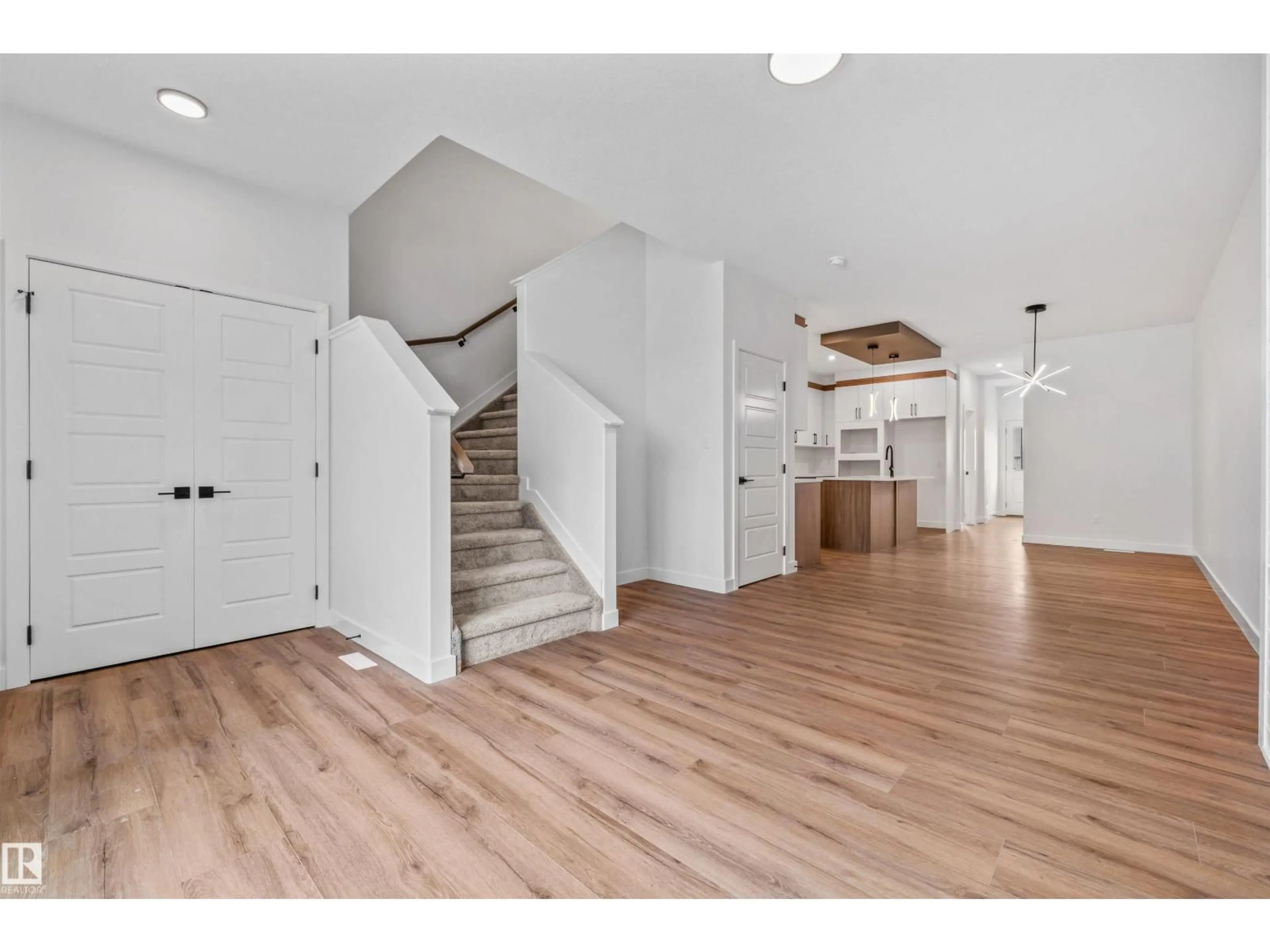 Indoor entryway for 62 JUNIPER WD, Fort Saskatchewan Alberta T8L2C8