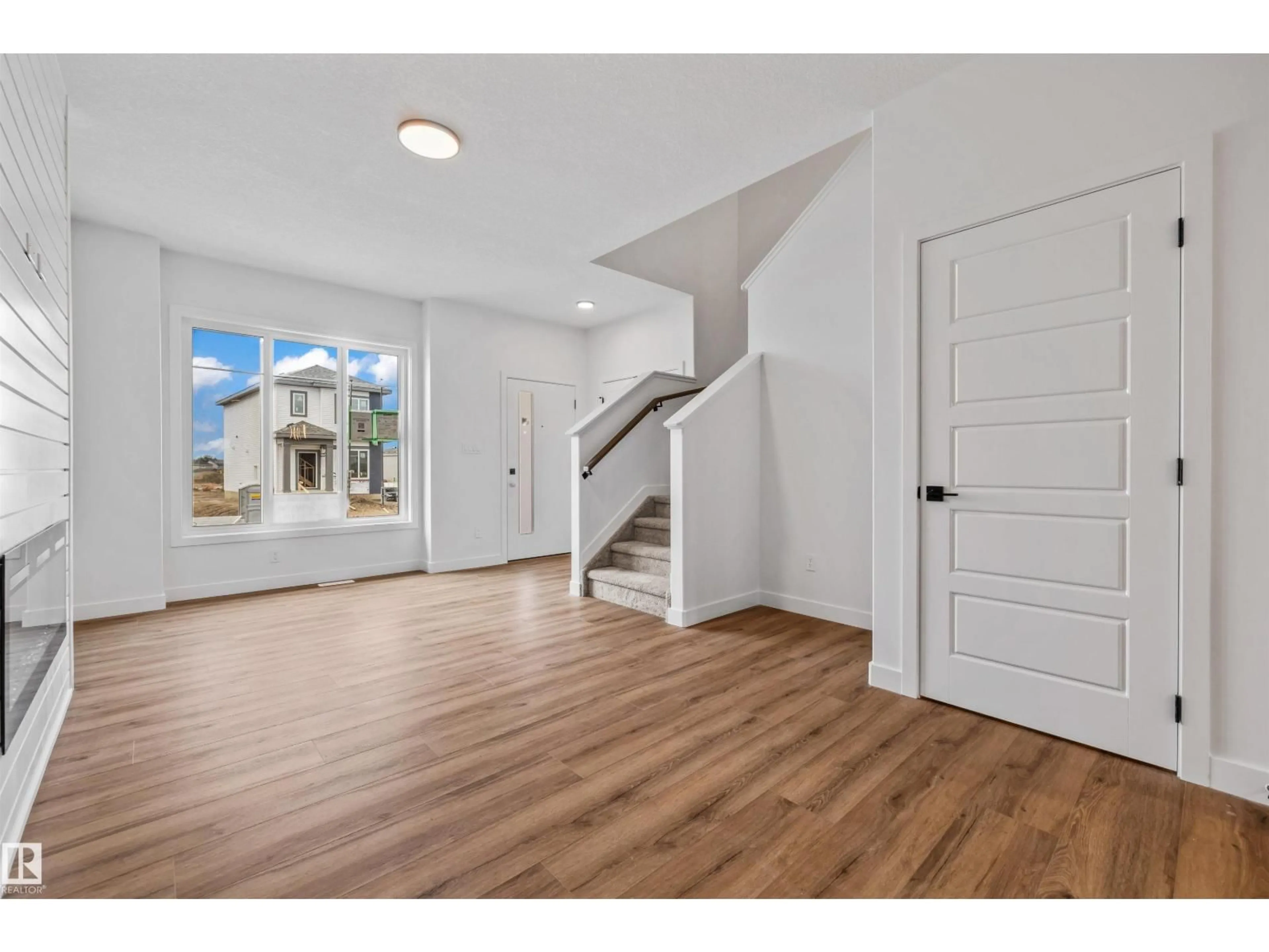 Indoor entryway for 62 JUNIPER WD, Fort Saskatchewan Alberta T8L2C8