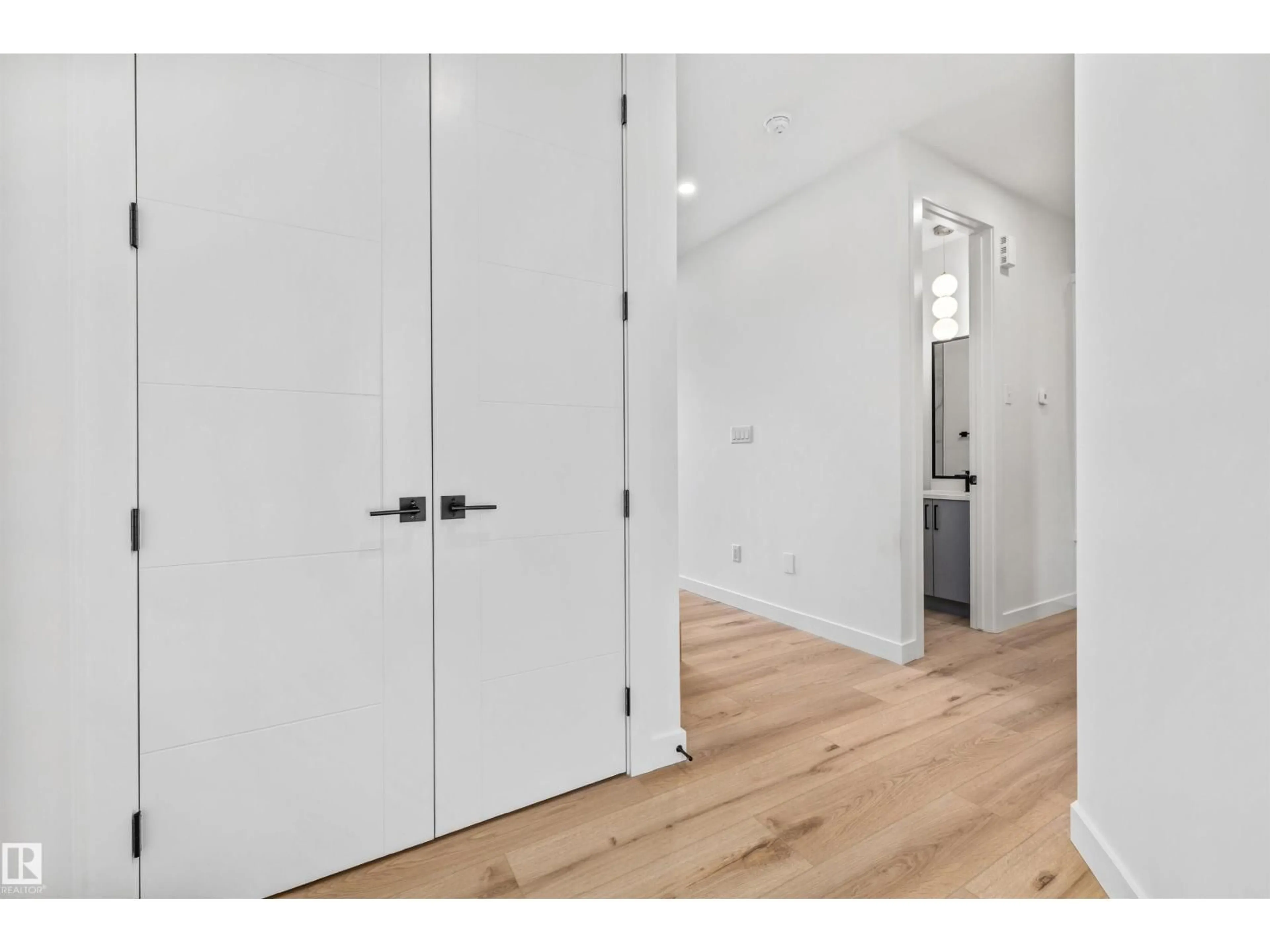 Indoor entryway for 6 ENNS, Fort Saskatchewan Alberta T8L0Z4