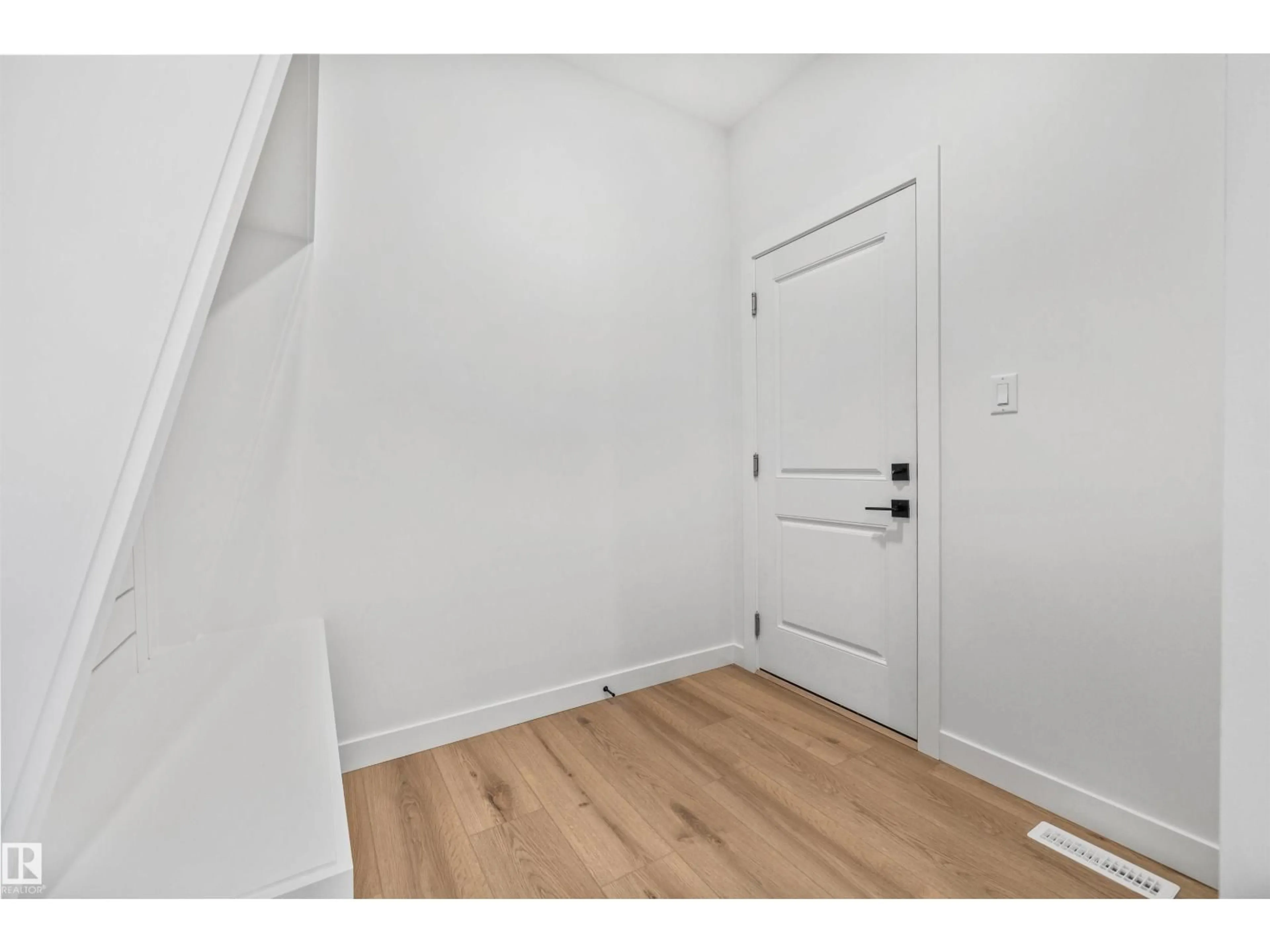 Indoor entryway for 6 ENNS, Fort Saskatchewan Alberta T8L0Z4