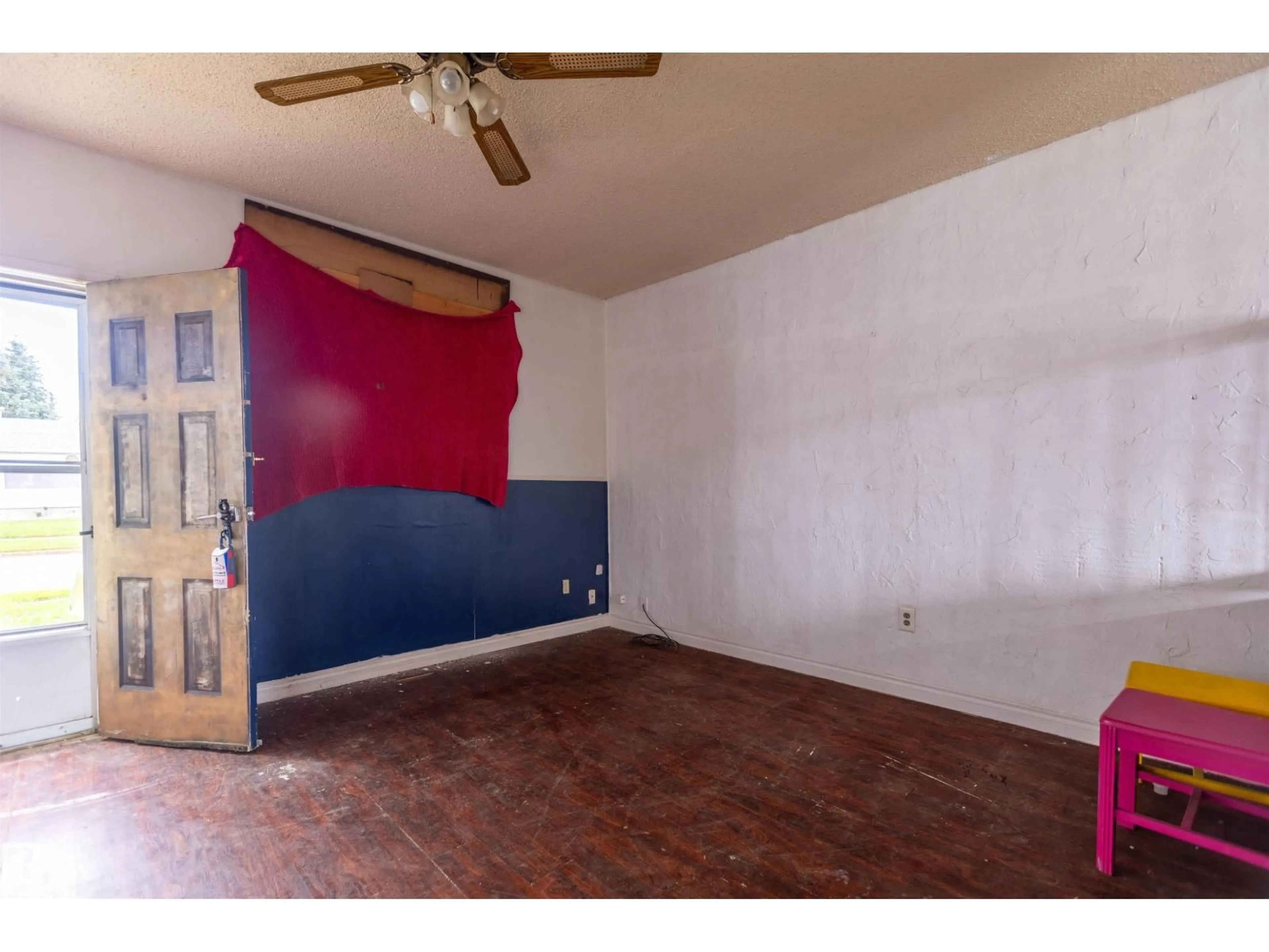 A pic of a room for 5016 49 ST, Legal Alberta T0G1L0