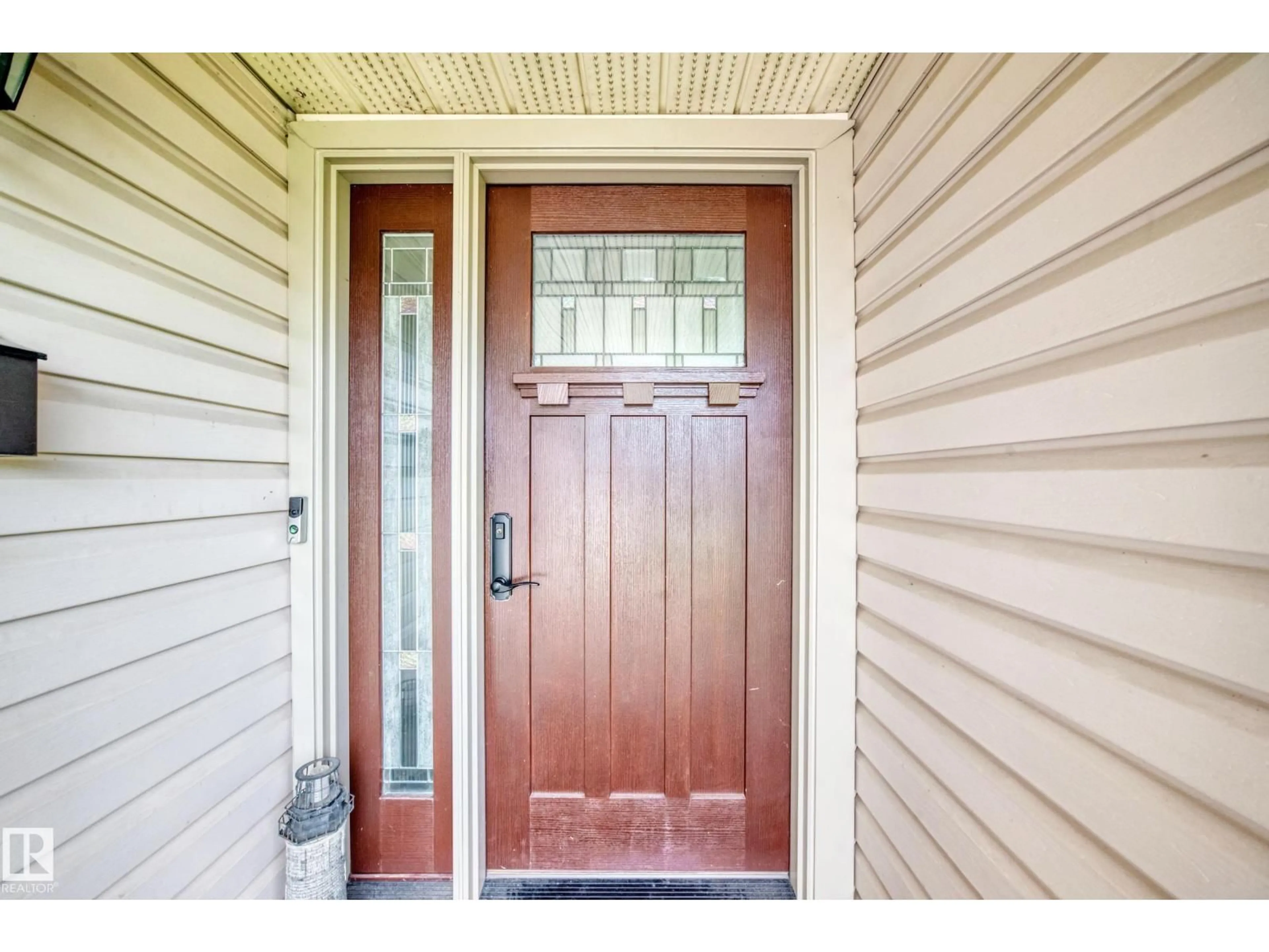 Indoor entryway for 10451 26 AV, Edmonton Alberta T6J4K1
