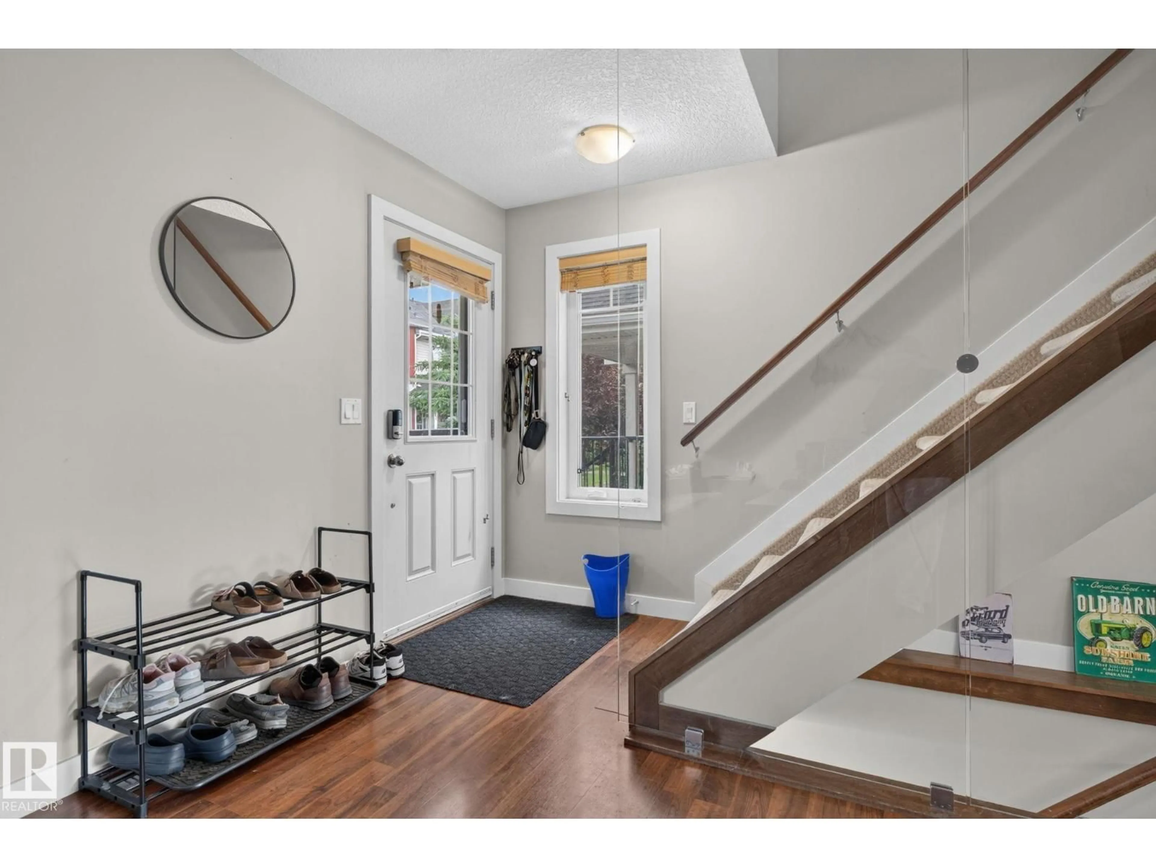 Indoor entryway for 89 9535 217 ST NW, Edmonton Alberta T5T4P5