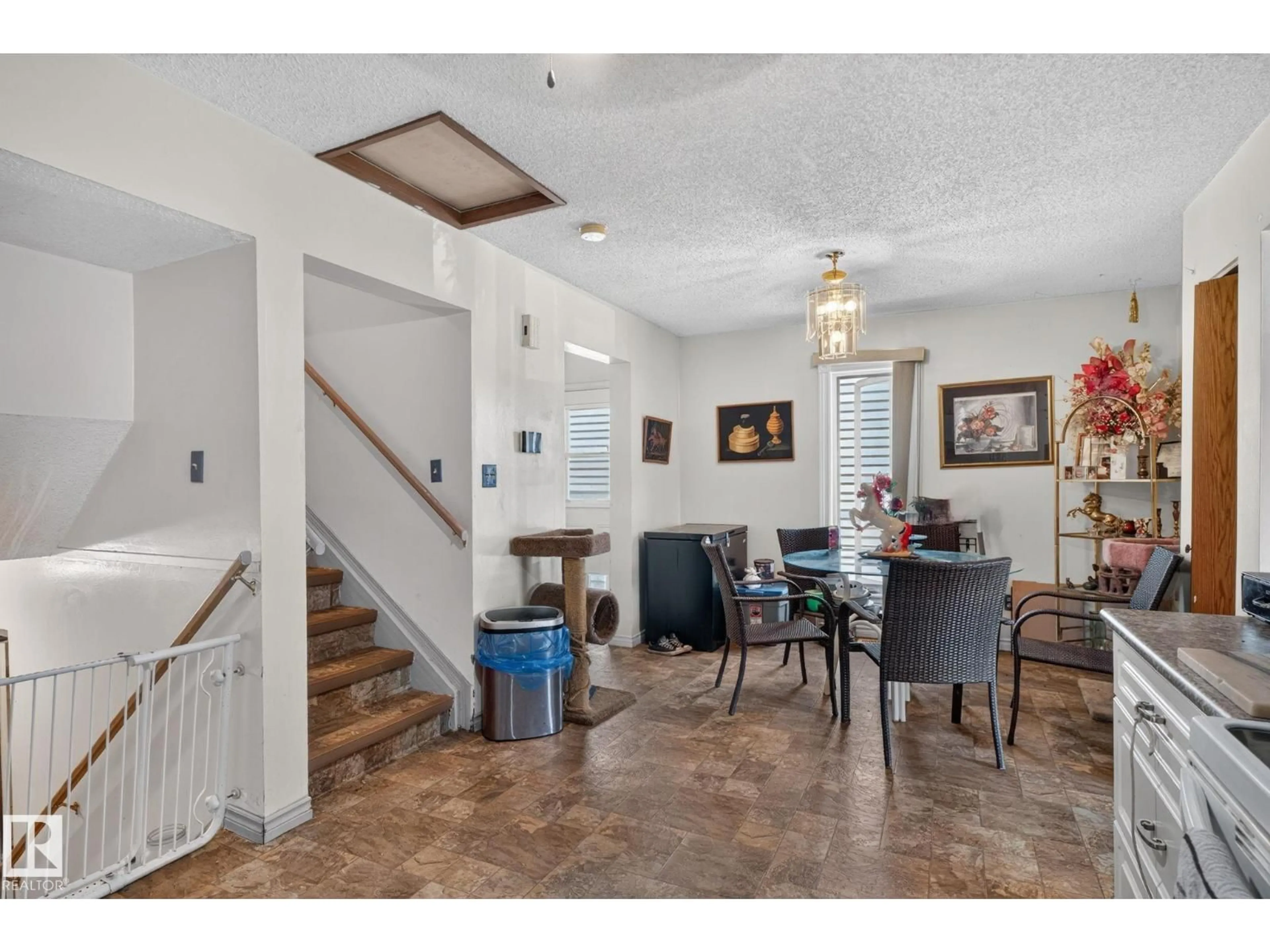 Indoor foyer for 8316 157 AV, Edmonton Alberta T5Z2P7
