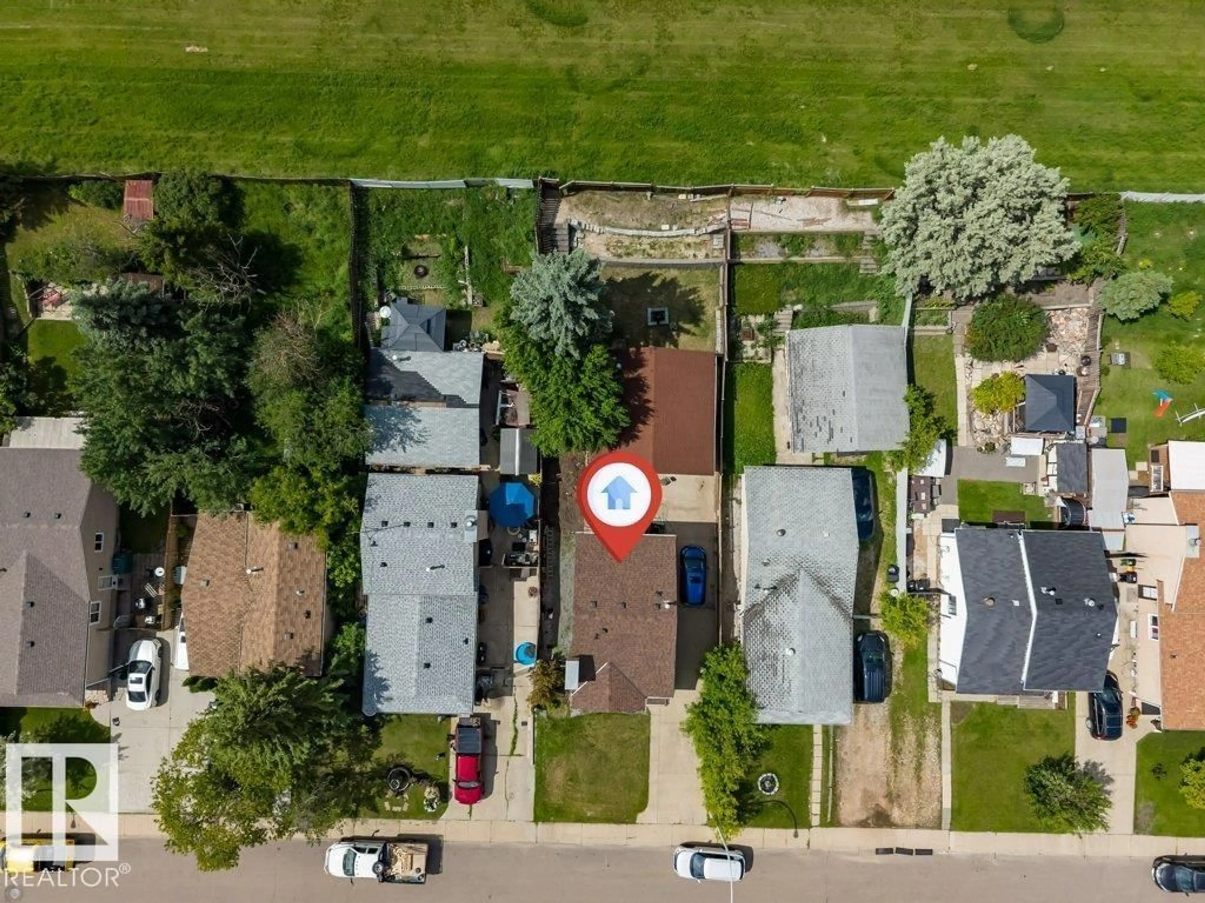 A pic from outside/outdoor area/front of a property/back of a property/a pic from drone, street for NW - 14530 37 ST, Edmonton Alberta T5Y2K2