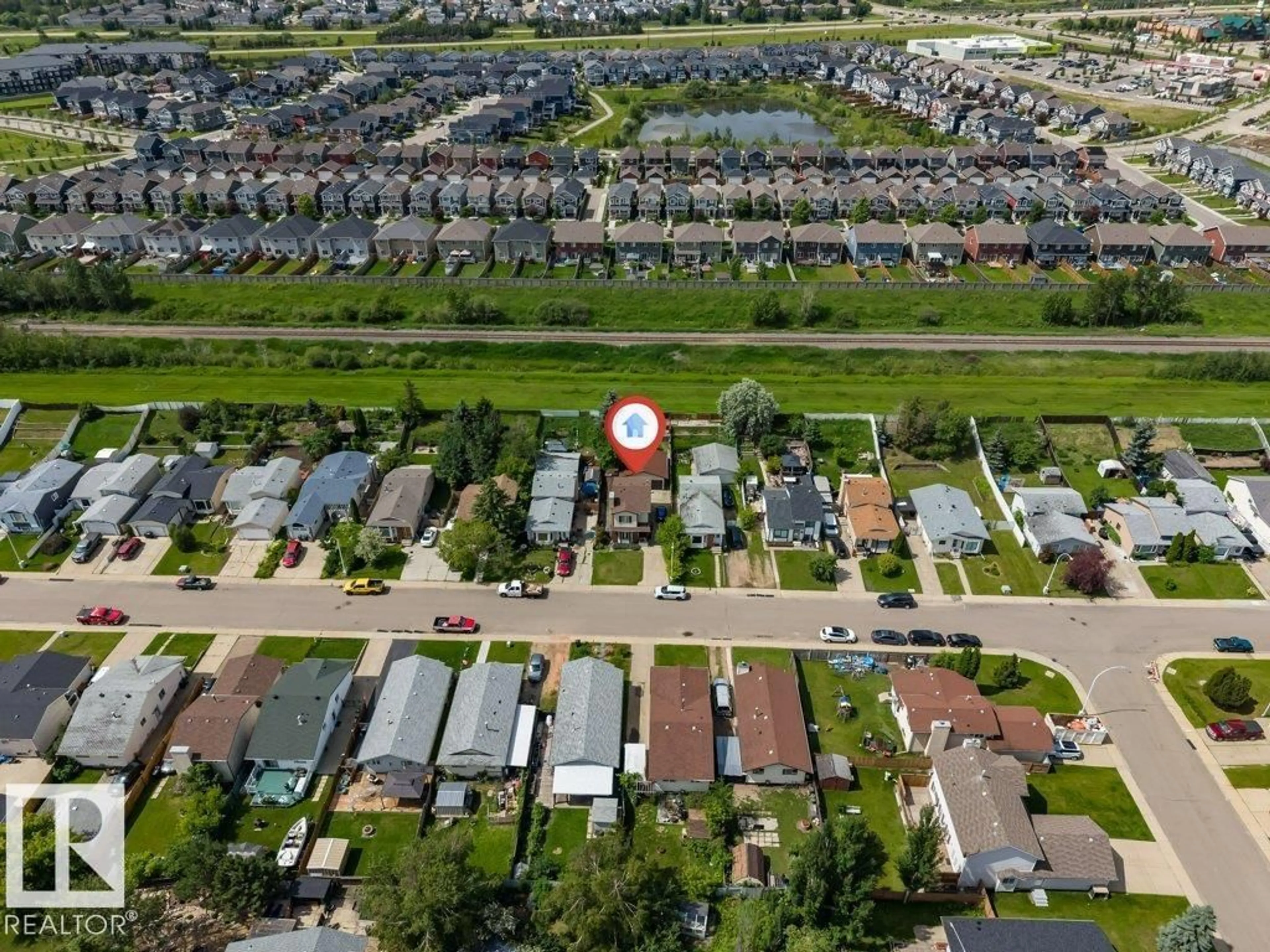 A pic from outside/outdoor area/front of a property/back of a property/a pic from drone, street for NW - 14530 37 ST, Edmonton Alberta T5Y2K2