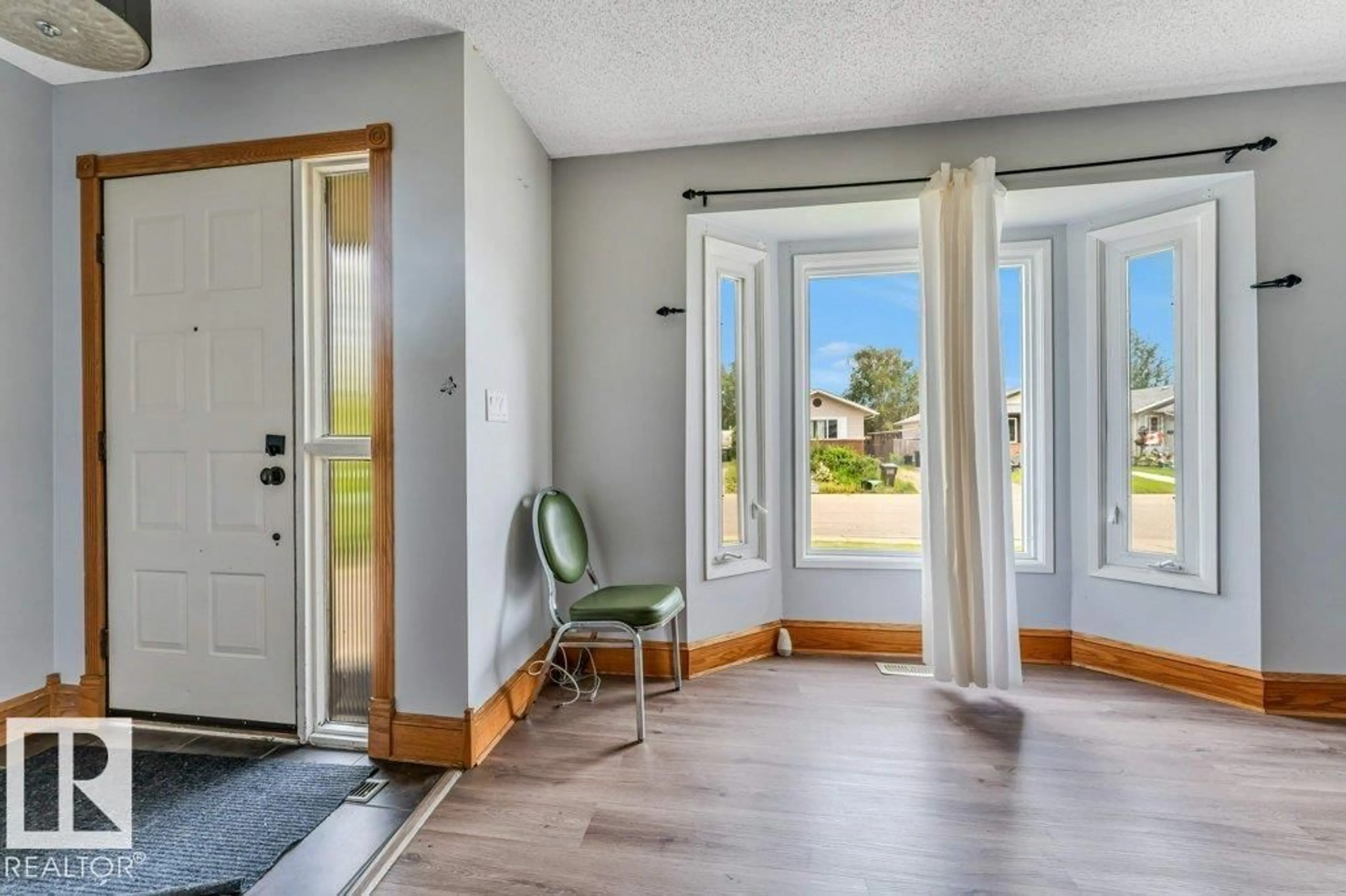 Indoor entryway for NW - 14530 37 ST, Edmonton Alberta T5Y2K2