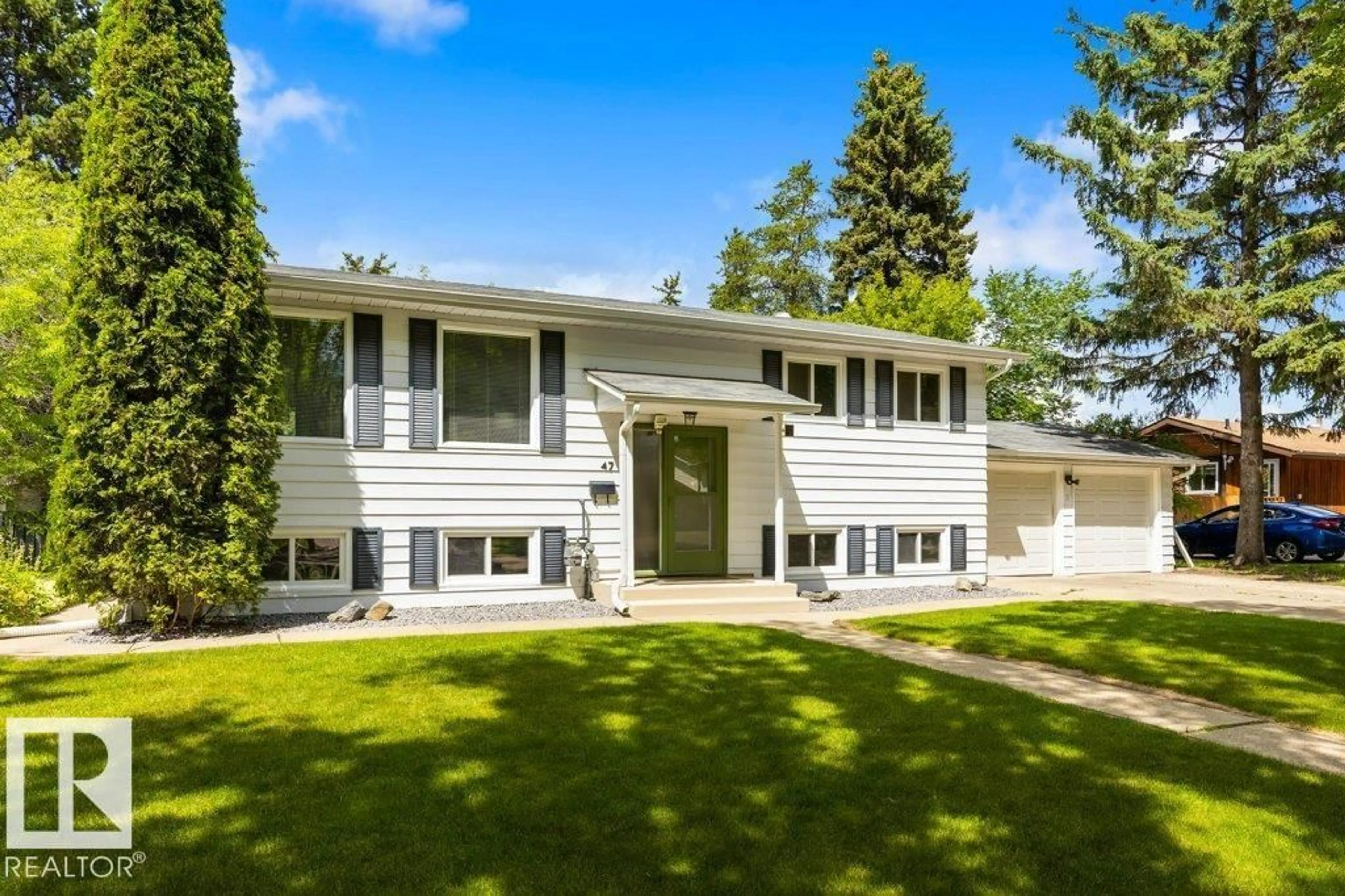 Home with vinyl exterior material, street for 47 SPRUCE CR, St. Albert Alberta T8N0H4