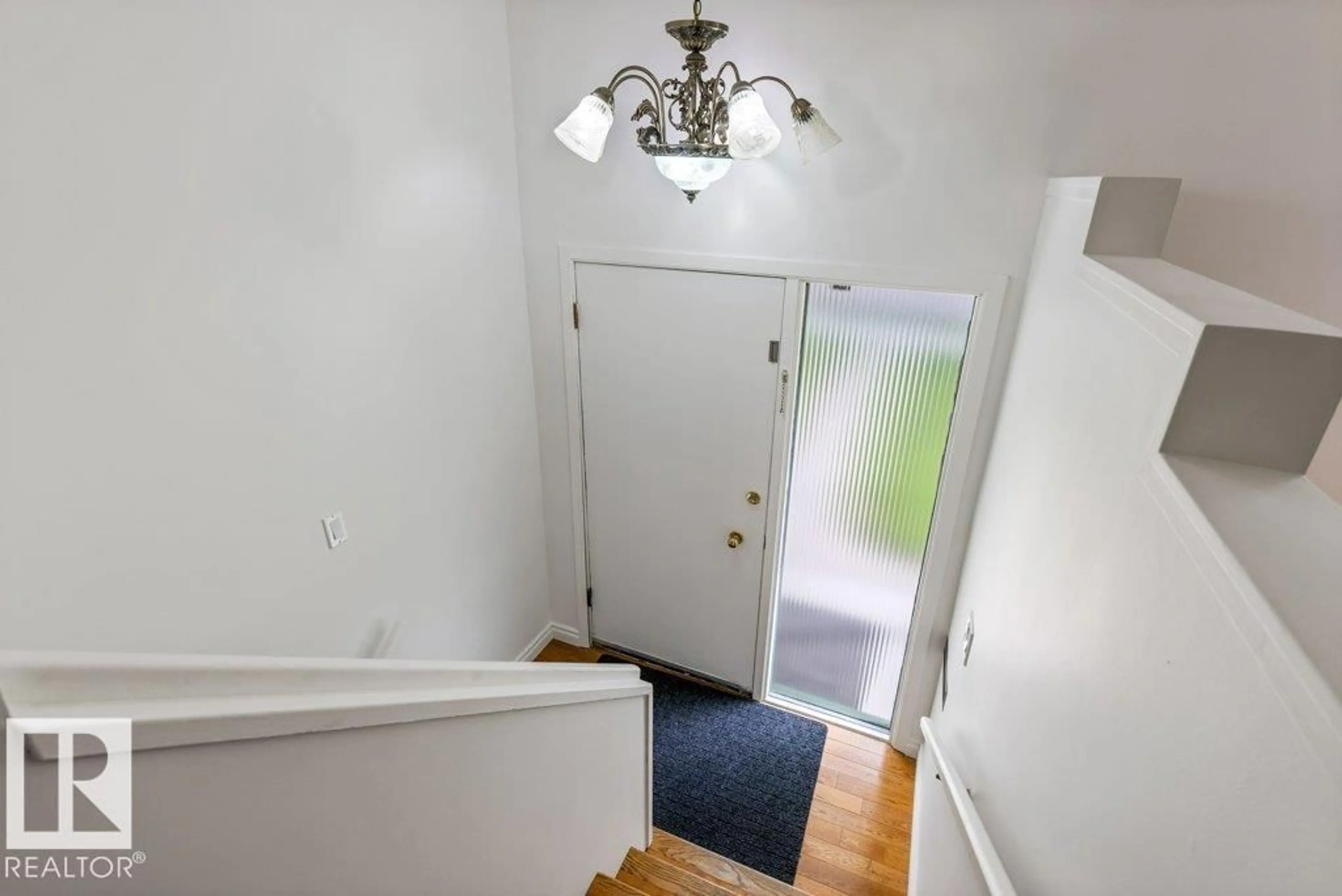 Indoor entryway for 47 SPRUCE CR, St. Albert Alberta T8N0H4