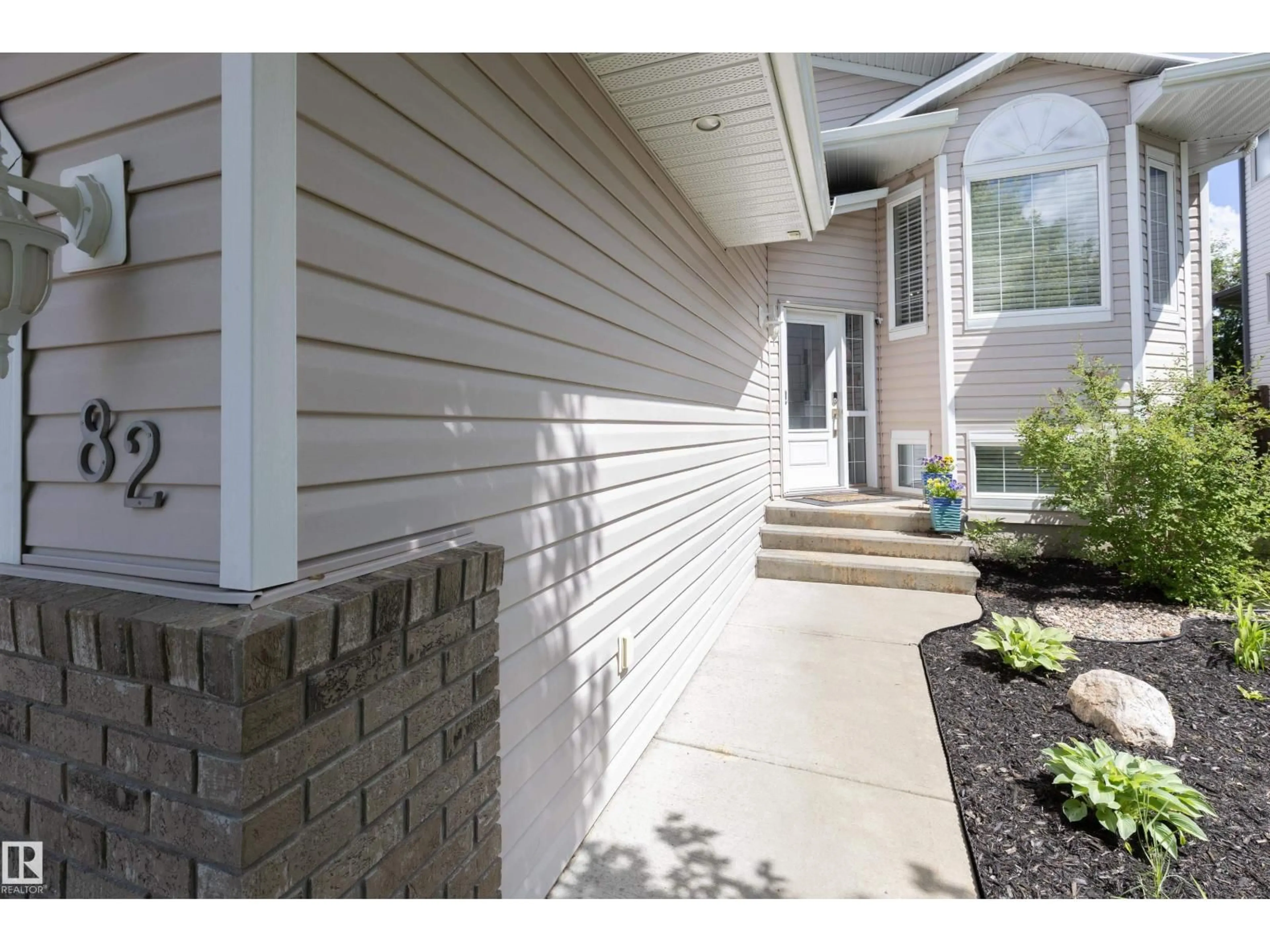 Home with vinyl exterior material, street for 82 WEDGEWOOD, Fort Saskatchewan Alberta T8L4S3