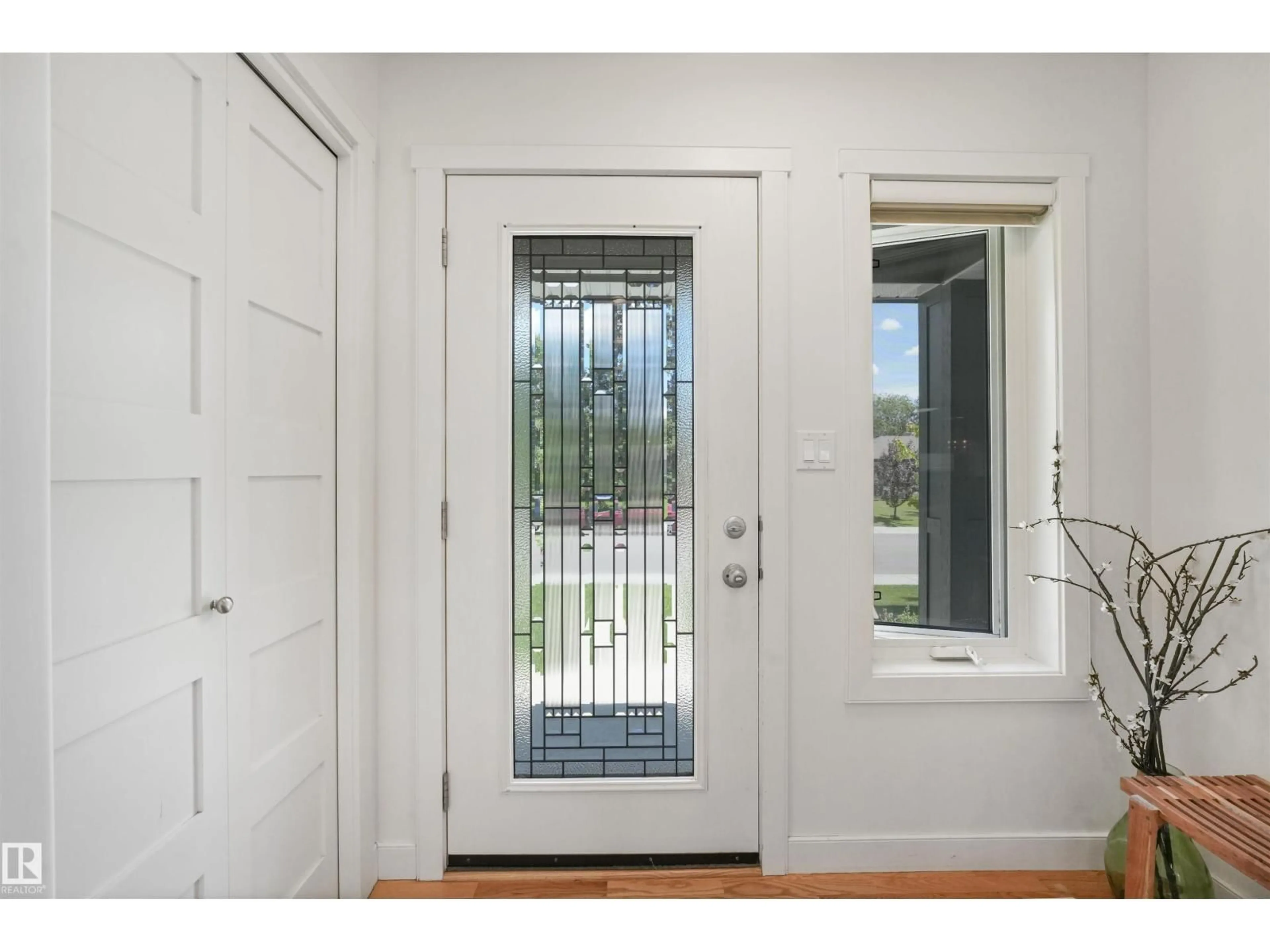 Indoor entryway for 8212 148 ST, Edmonton Alberta T5R0Z4