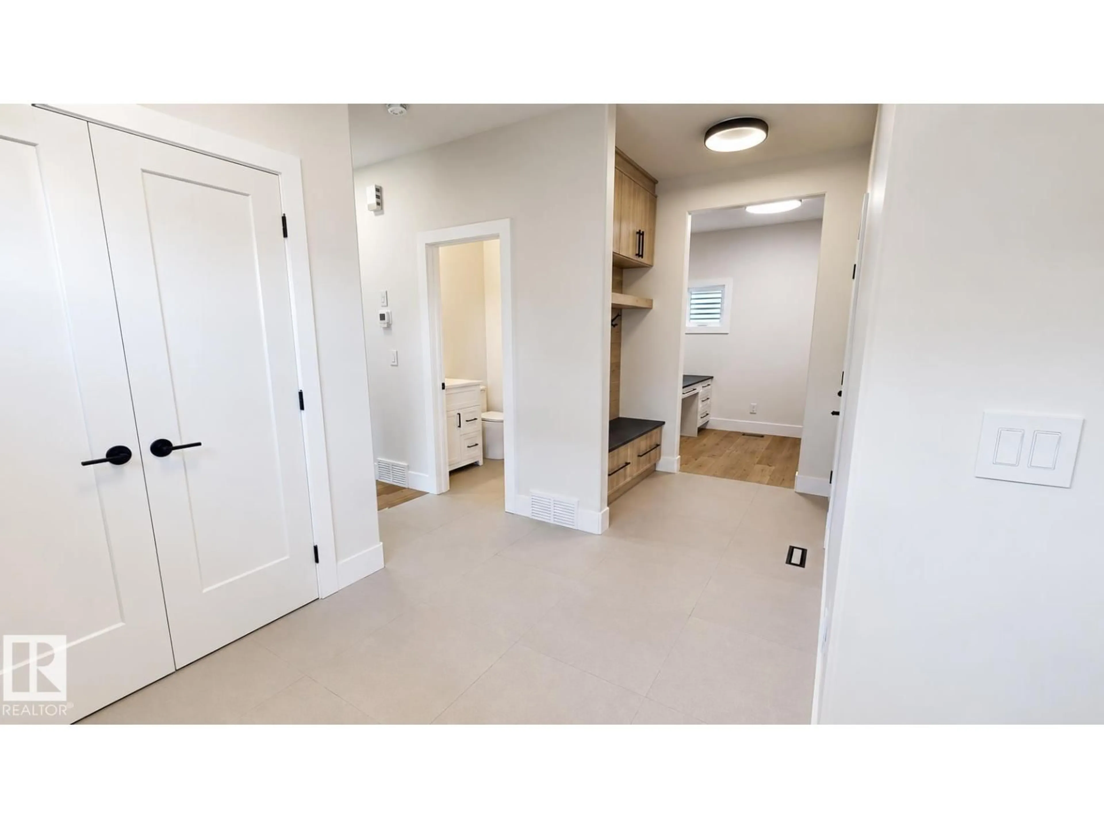 Indoor entryway for 51 GRASSVIEW CR, Spruce Grove Alberta T7X3G1