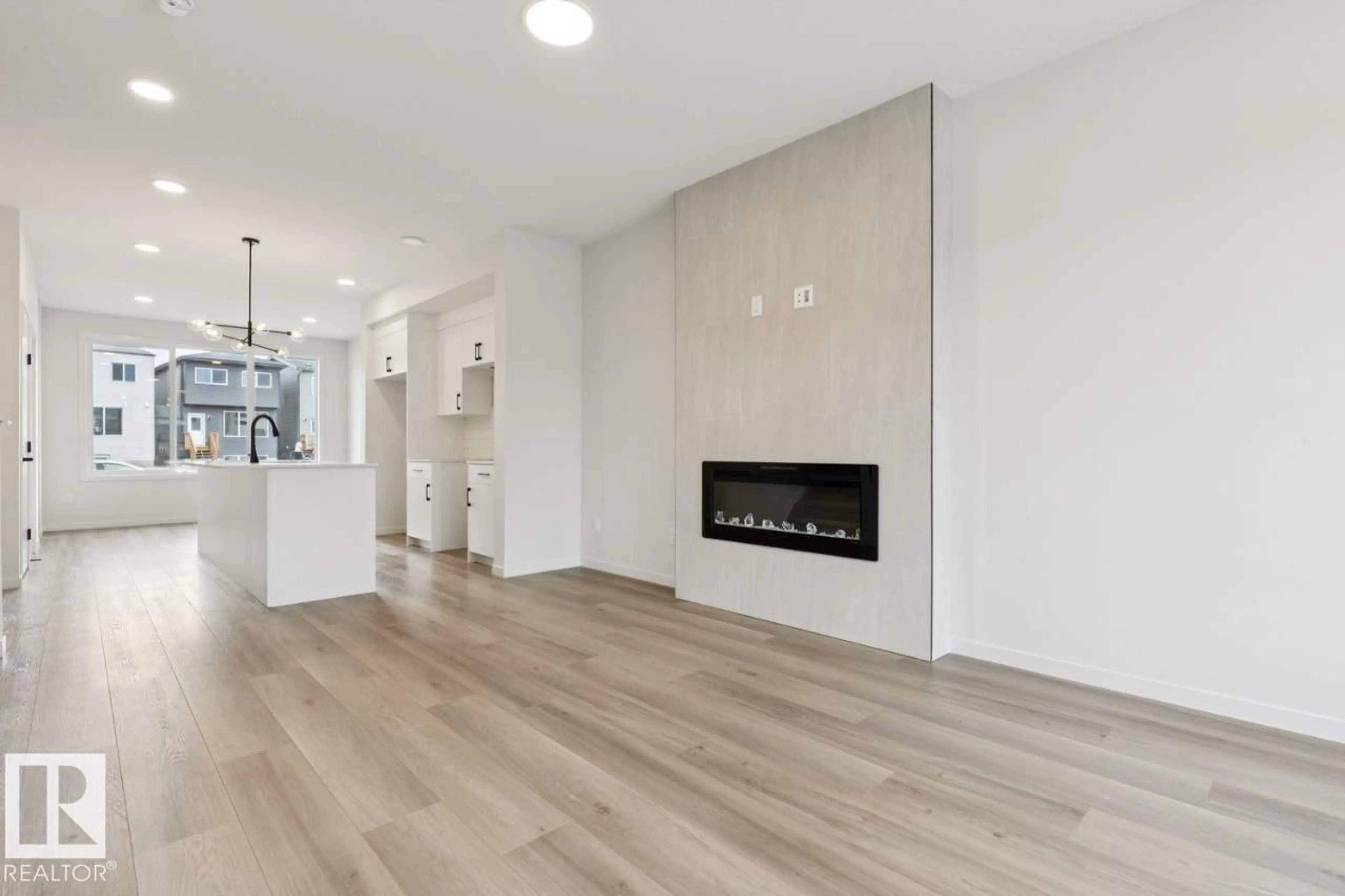 Unknown for 7450 KLAPSTEIN CR, Edmonton Alberta T6W5N8