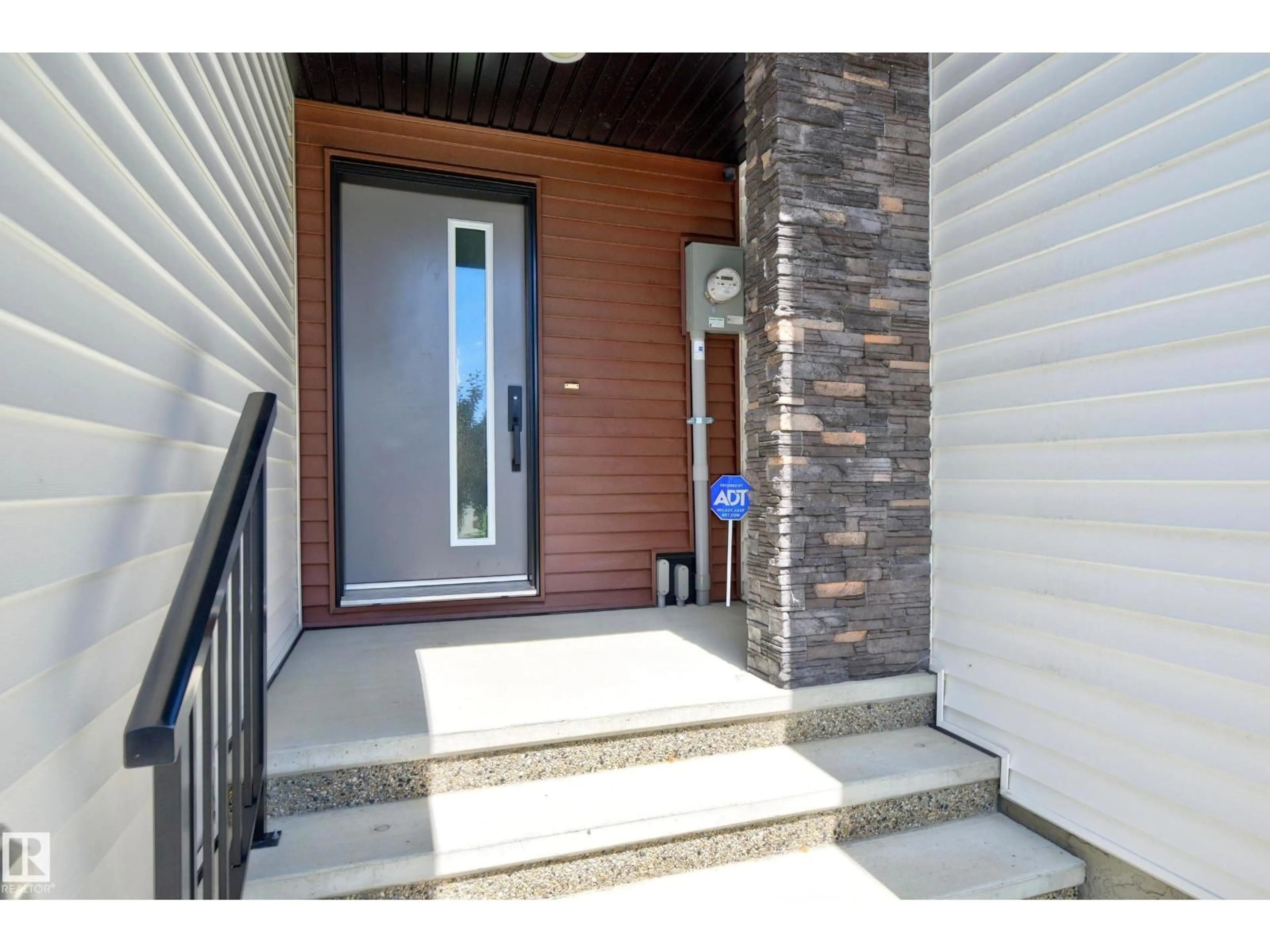 Indoor entryway for 8038 174A AV, Edmonton Alberta T5Z0R7