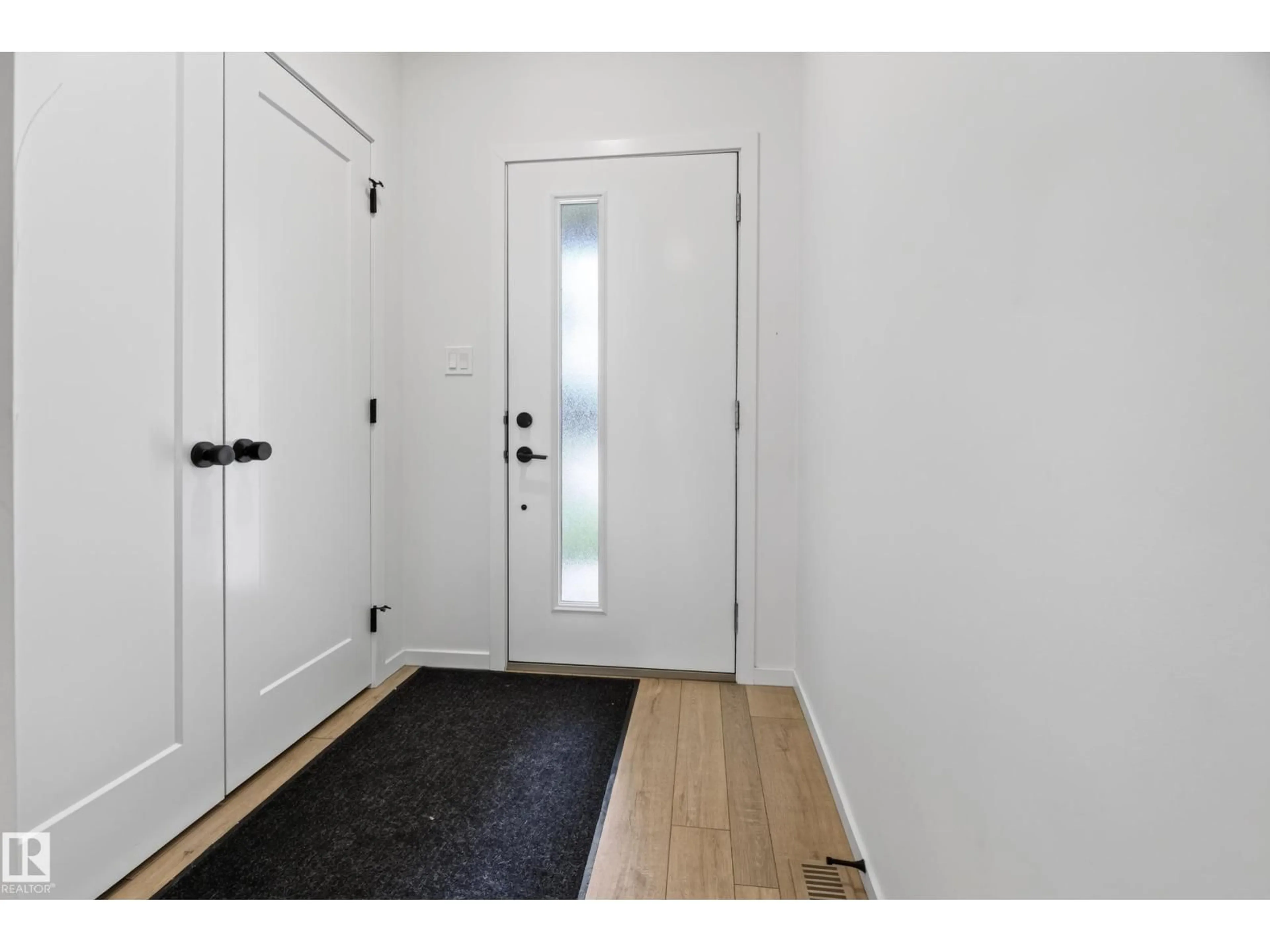 Indoor entryway for 8038 174A AV, Edmonton Alberta T5Z0R7