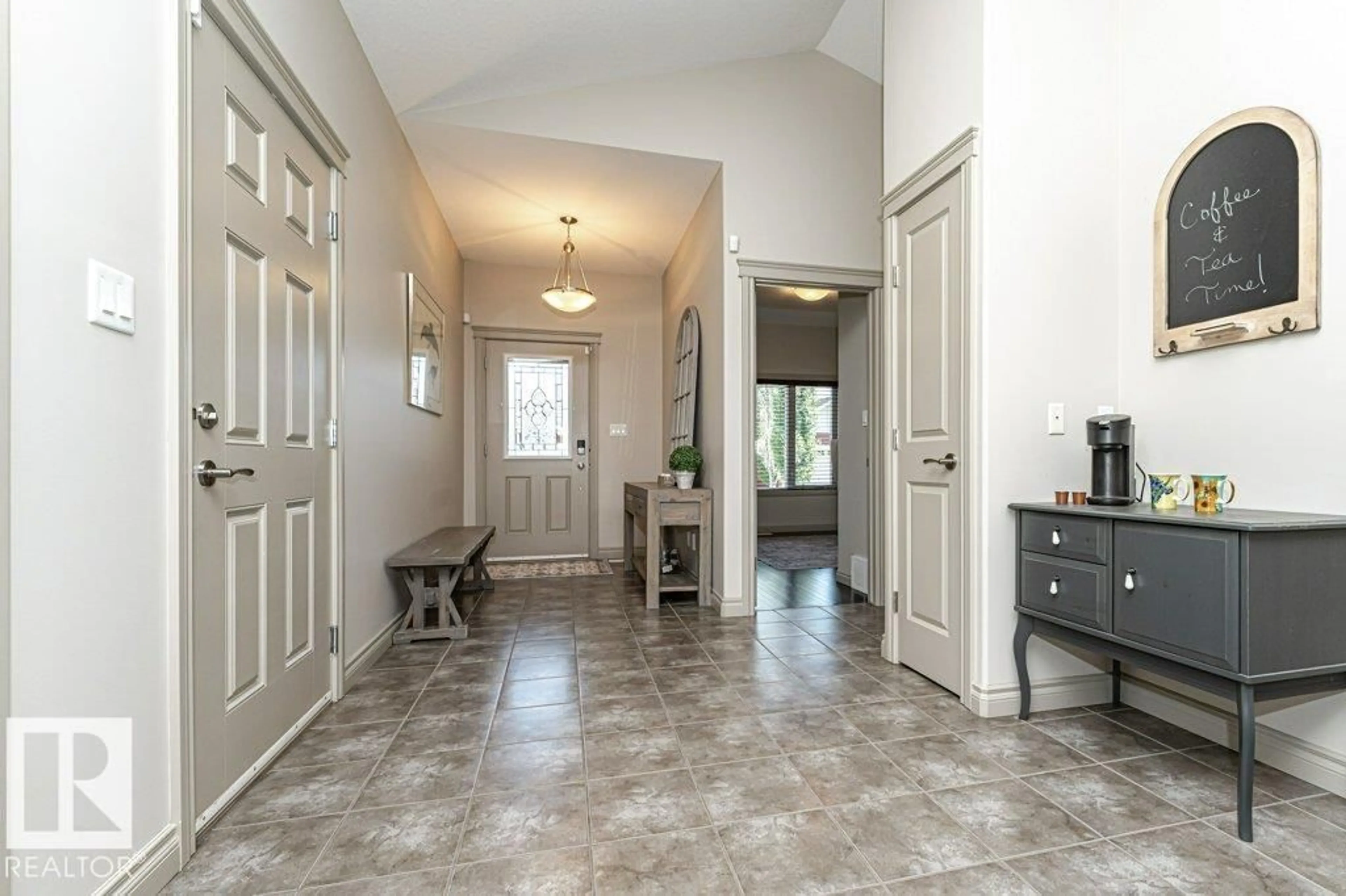 Indoor entryway for 15 - 175 MCCONACHIE DR, Edmonton Alberta T5Y0S1