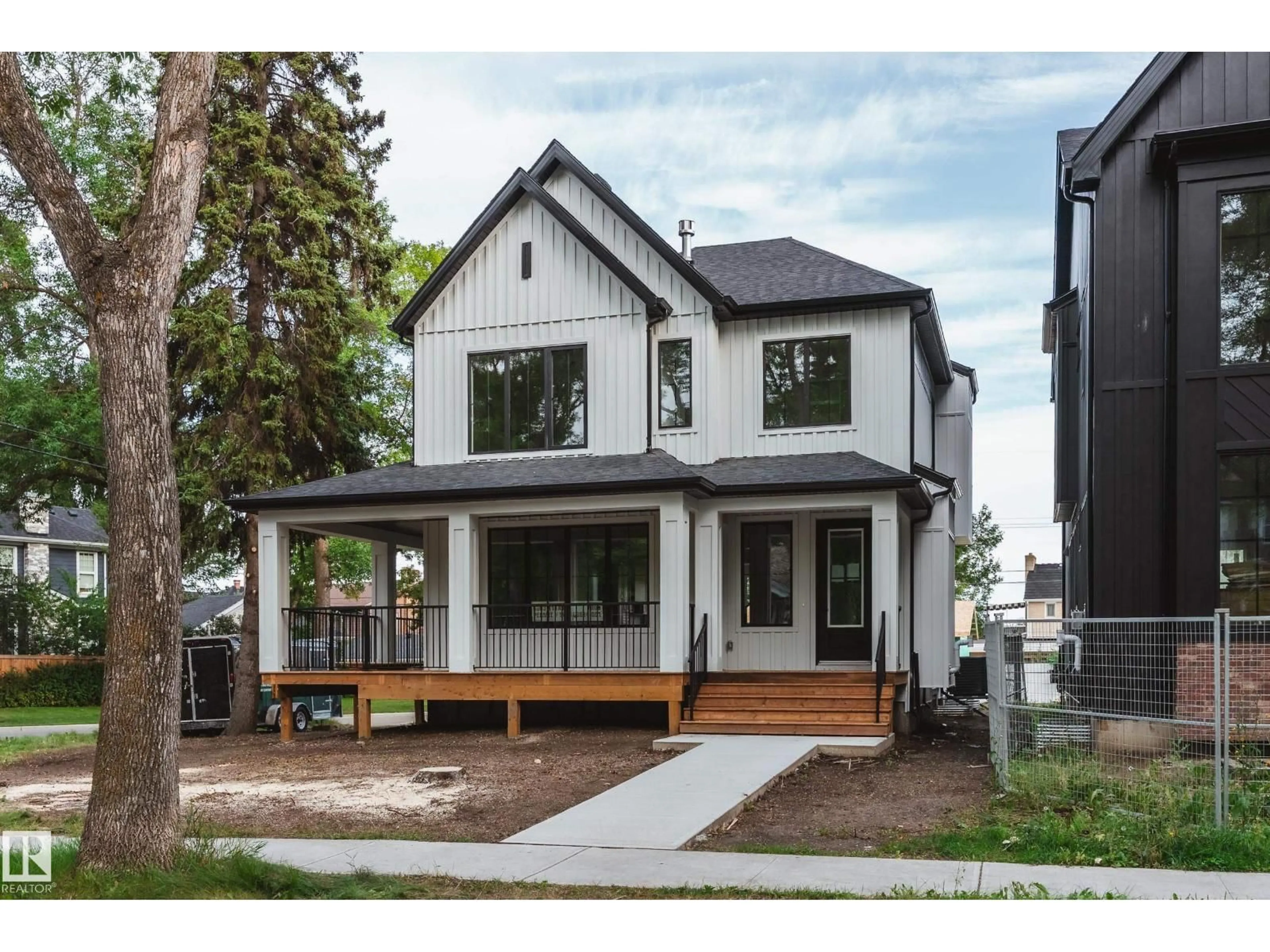 Home with vinyl exterior material, street for 6003 111 AV, Edmonton Alberta T5W0L1