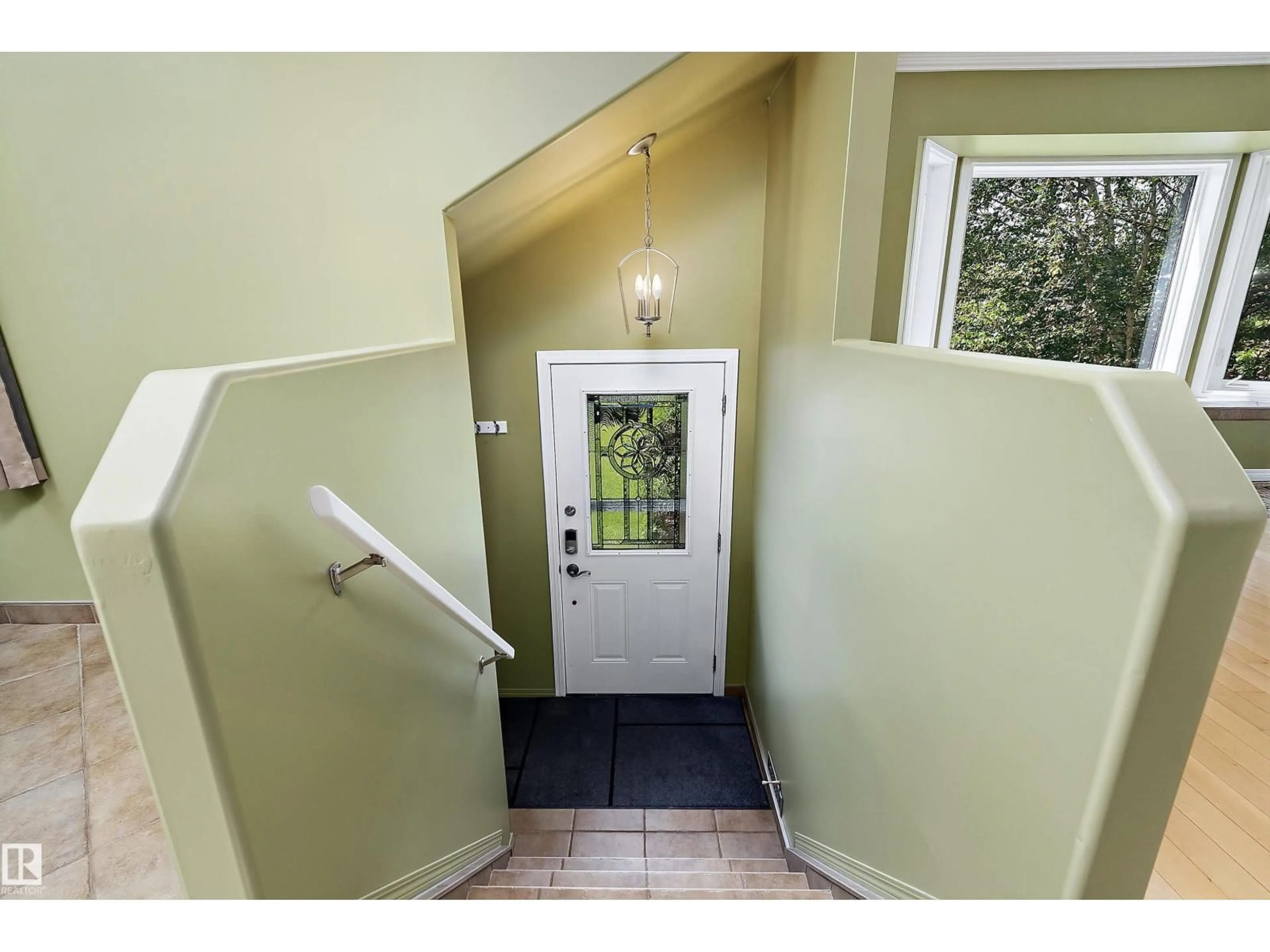 Indoor entryway for 5609 58 ST, Beaumont Alberta T4X1A9