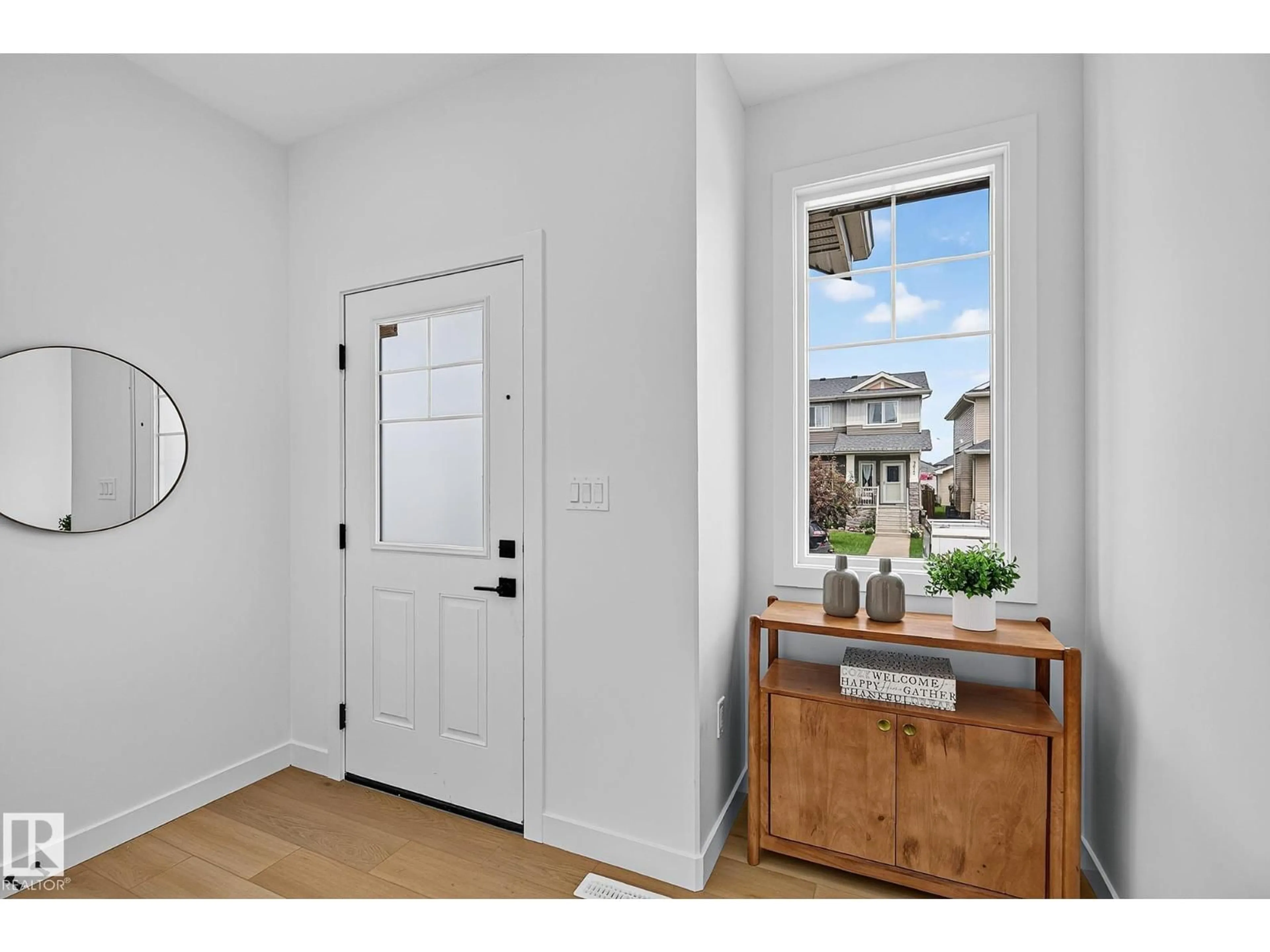 Indoor entryway for 9811 106 AV, Morinville Alberta T8R2P1