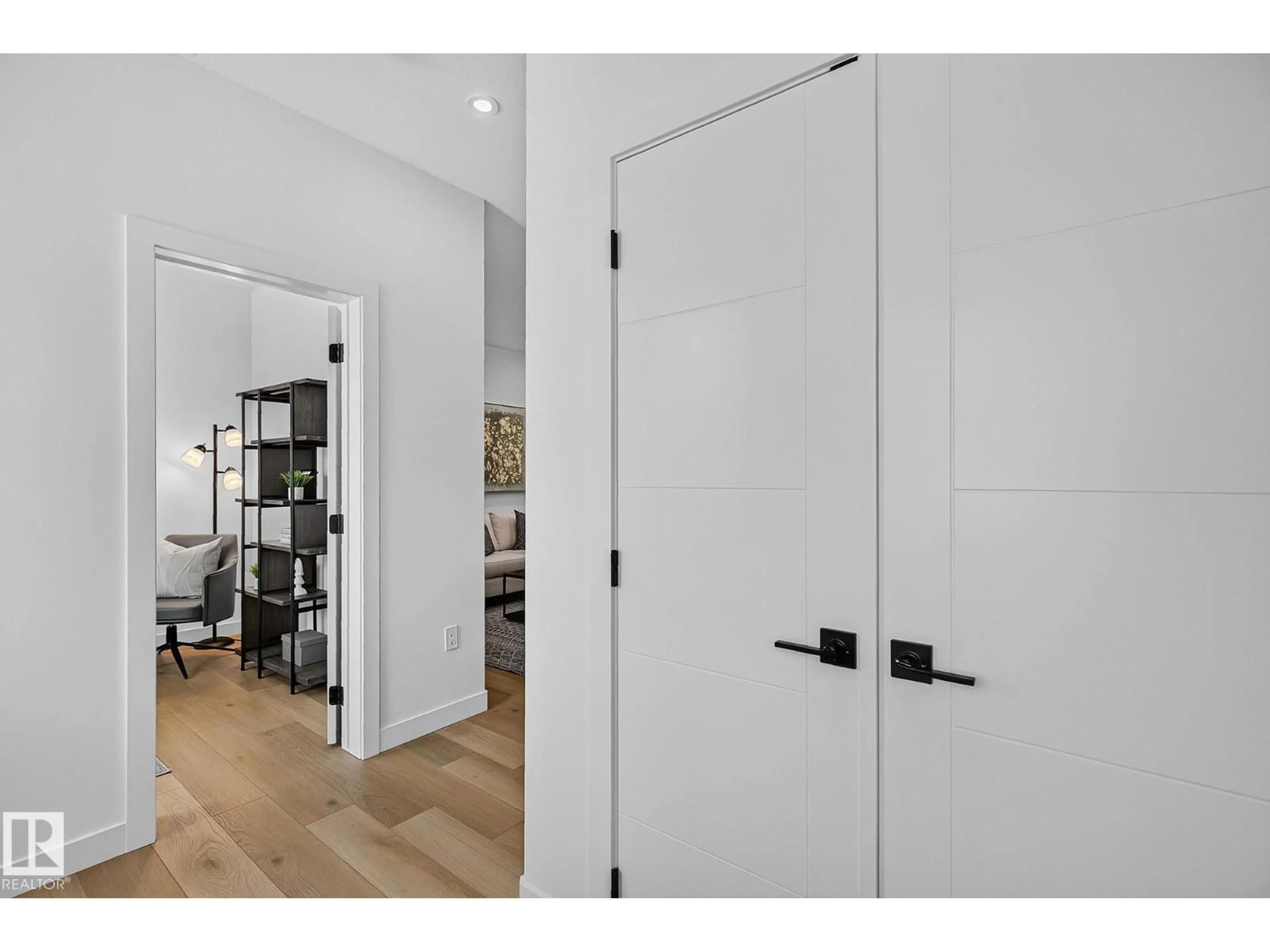 Indoor entryway for 9811 106 AV, Morinville Alberta T8R2P1