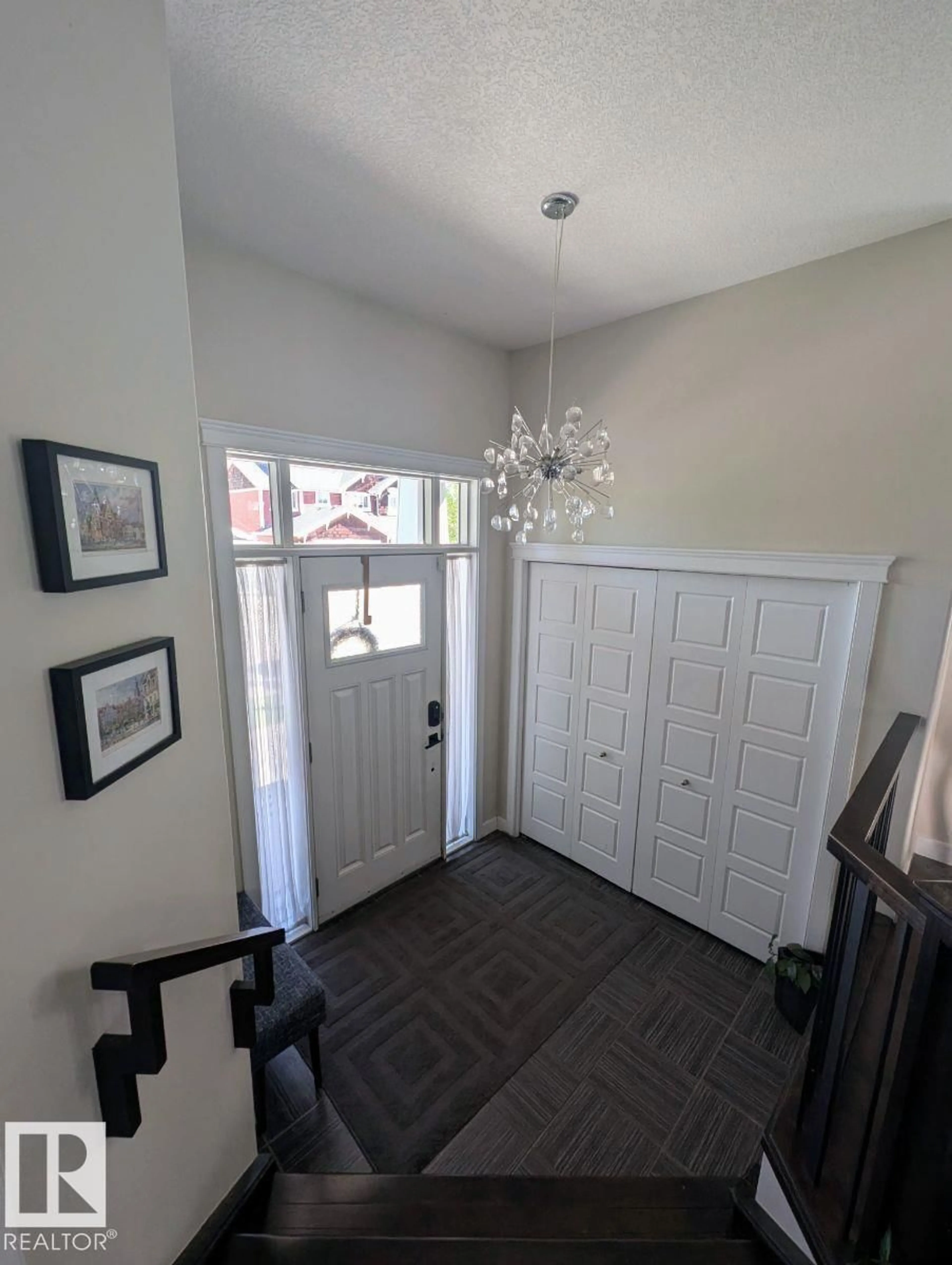 Indoor entryway for 2327 FREZENBERG AV, Edmonton Alberta T5E4Z1