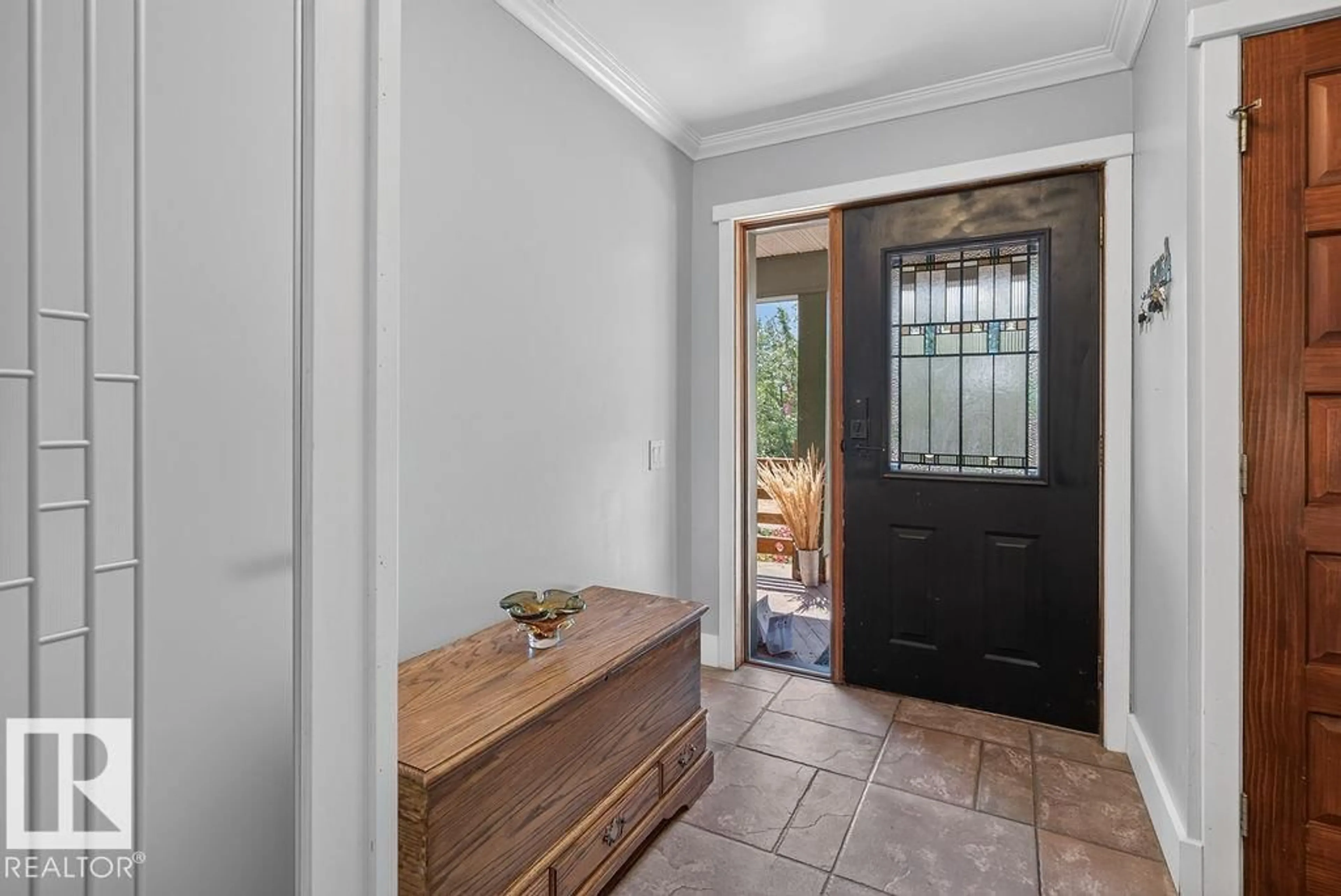 Indoor entryway for 216 WOLF WILLOW RD, Edmonton Alberta T5T5L8