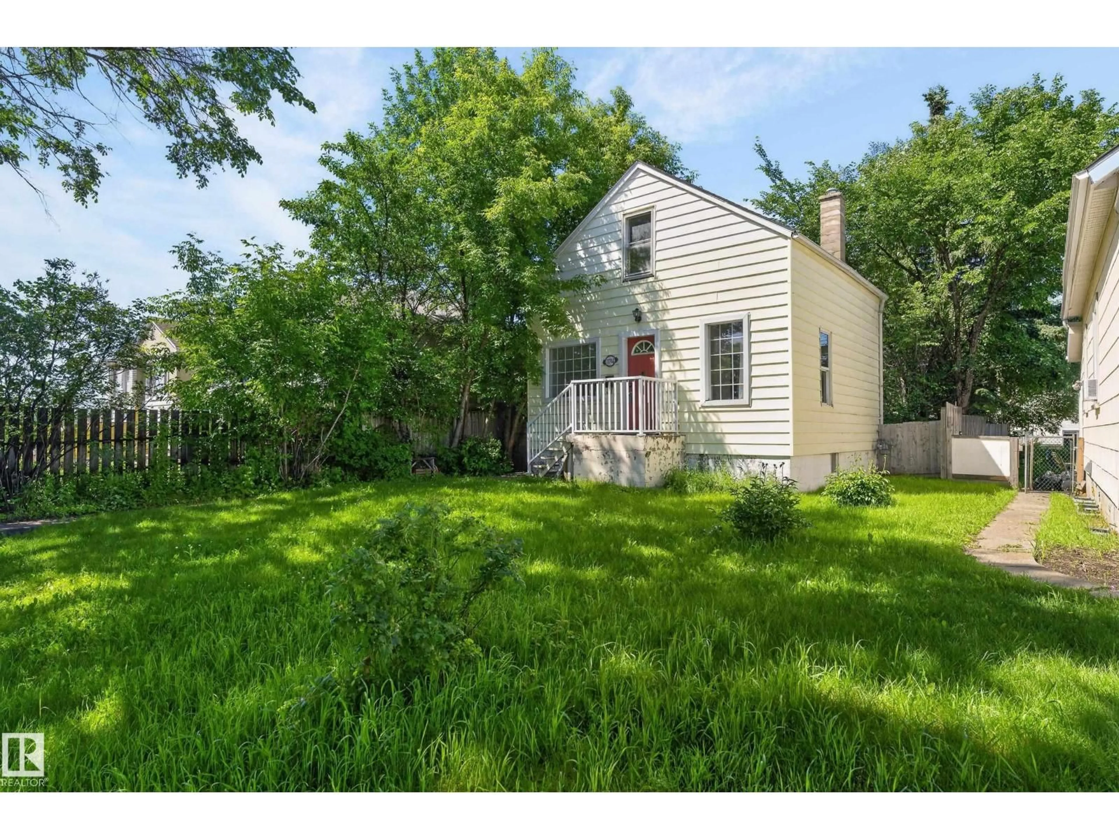A pic from outside/outdoor area/front of a property/back of a property/a pic from drone, street for NW - 11708 79 ST, Edmonton Alberta T5B2K7