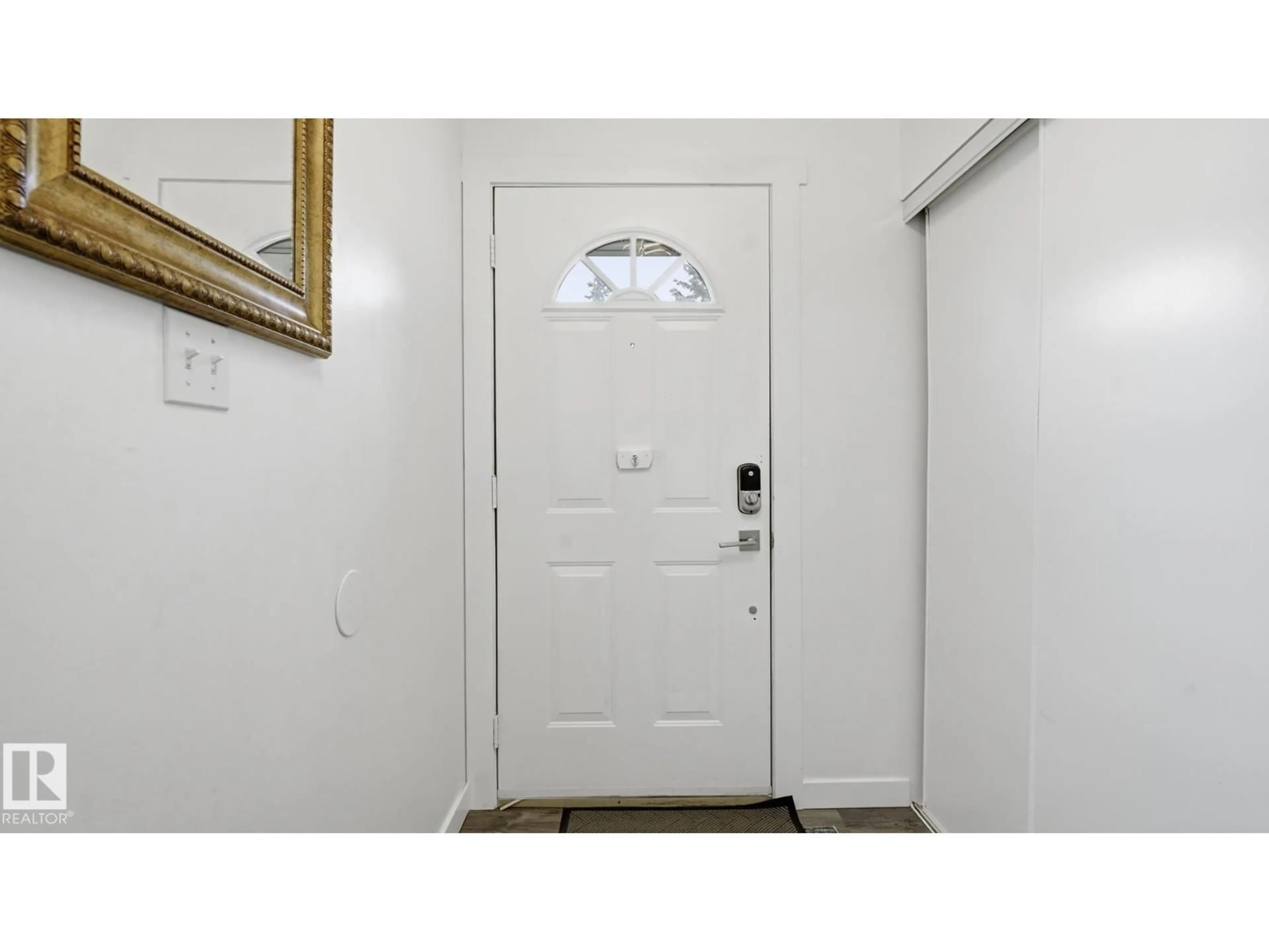 Indoor entryway for #17 - 9505 176 ST, Edmonton Alberta T5T5Z4