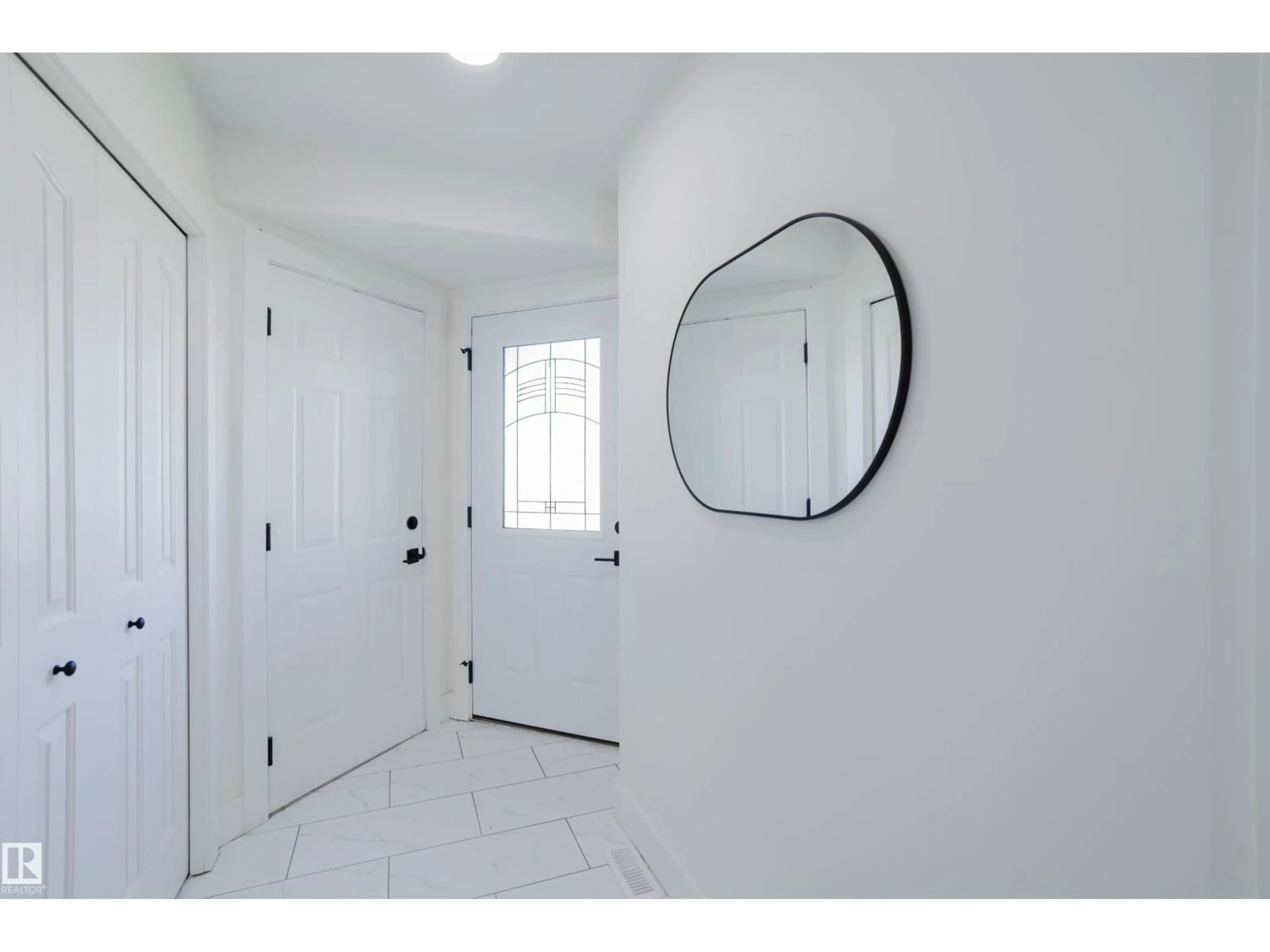 Indoor entryway for 6741 162A AV, Edmonton Alberta T5Z3C6