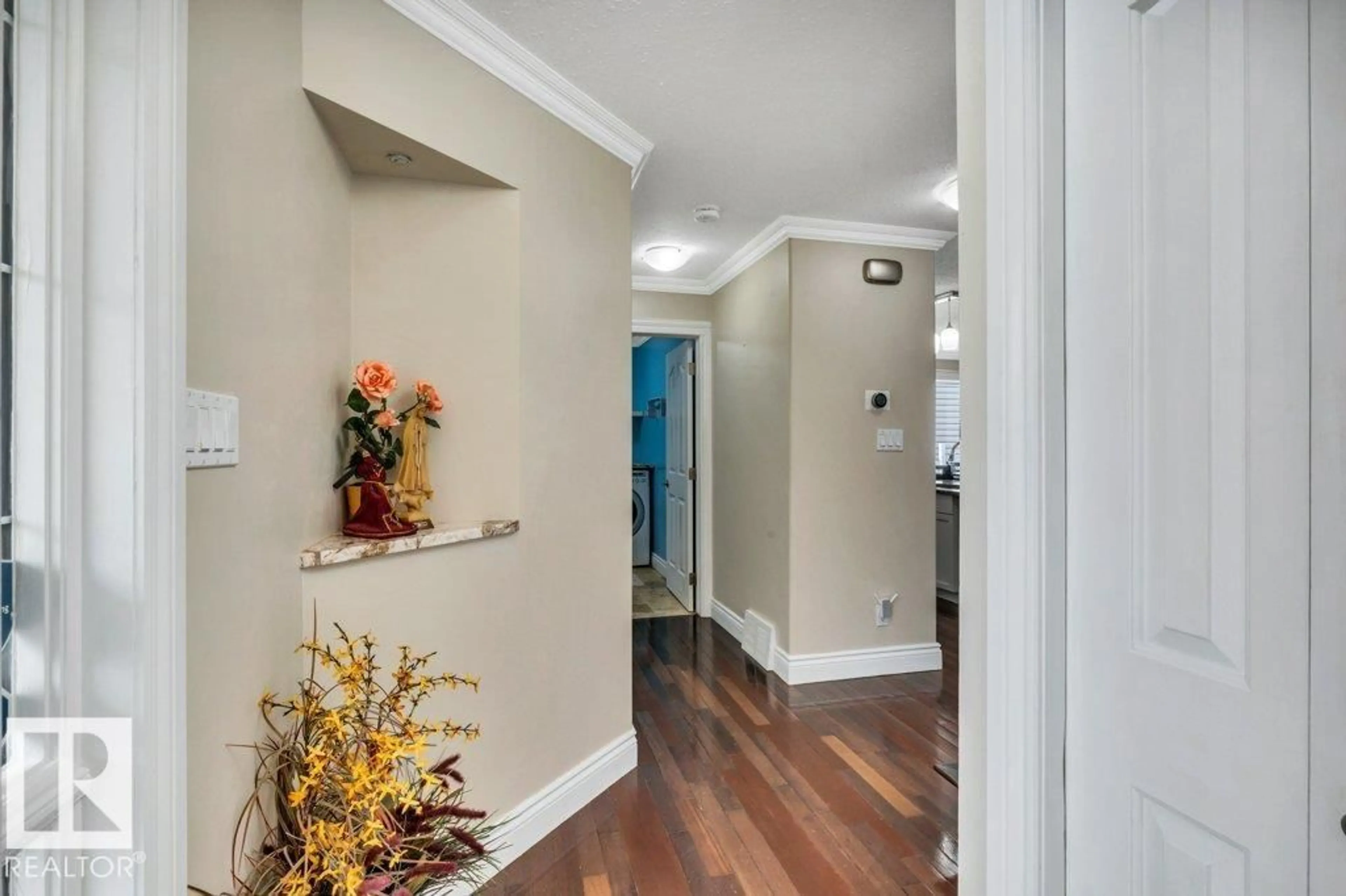 Indoor entryway for 37 DORIAN WY, Sherwood Park Alberta T8H1Y2