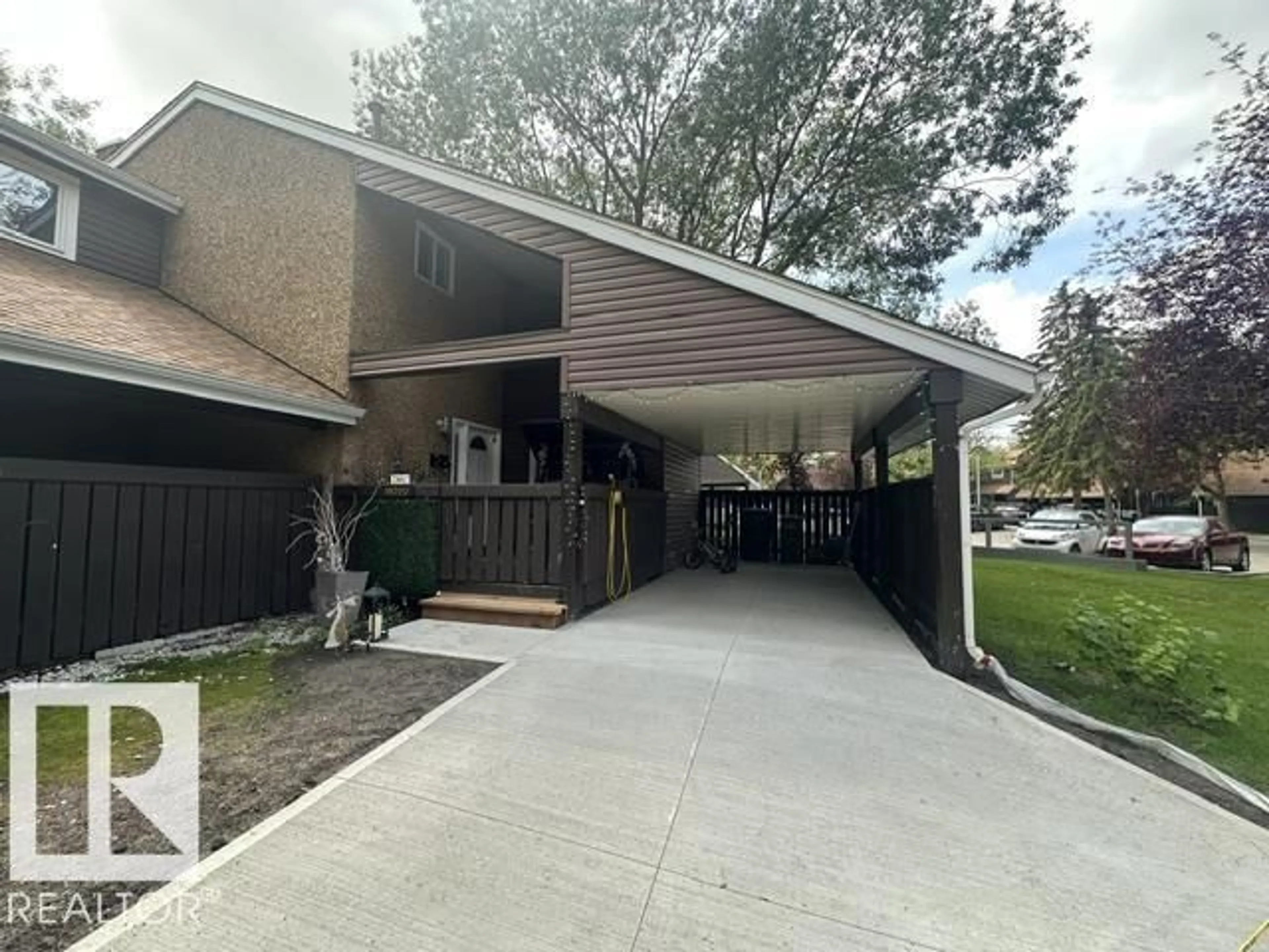 Unknown for 18020 96 AV, Edmonton Alberta T5T3N2