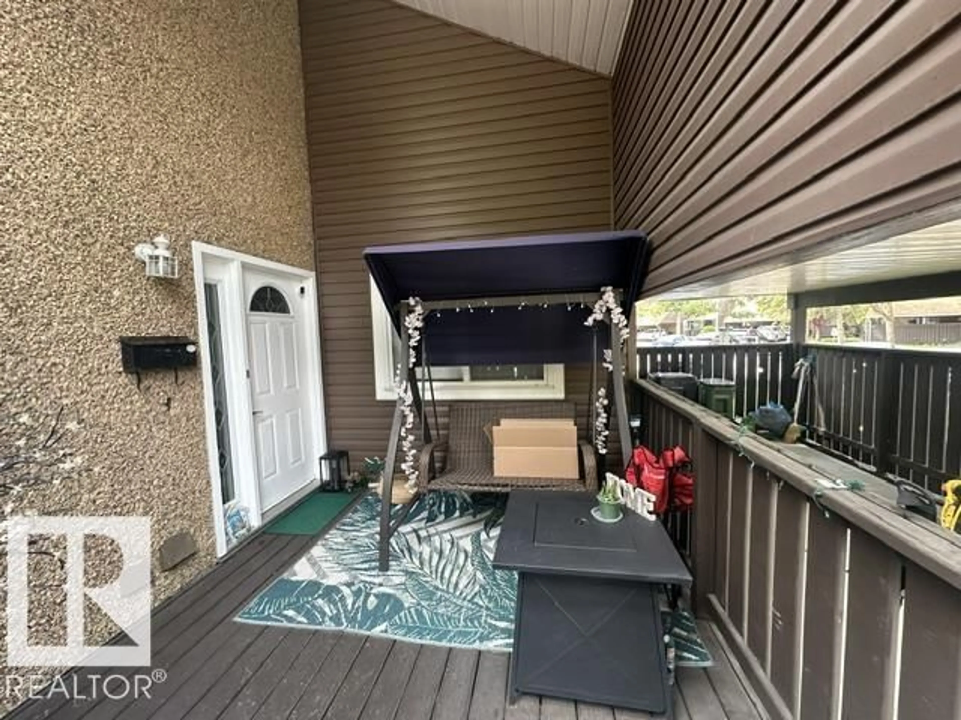 Patio, unknown for 18020 96 AV, Edmonton Alberta T5T3N2
