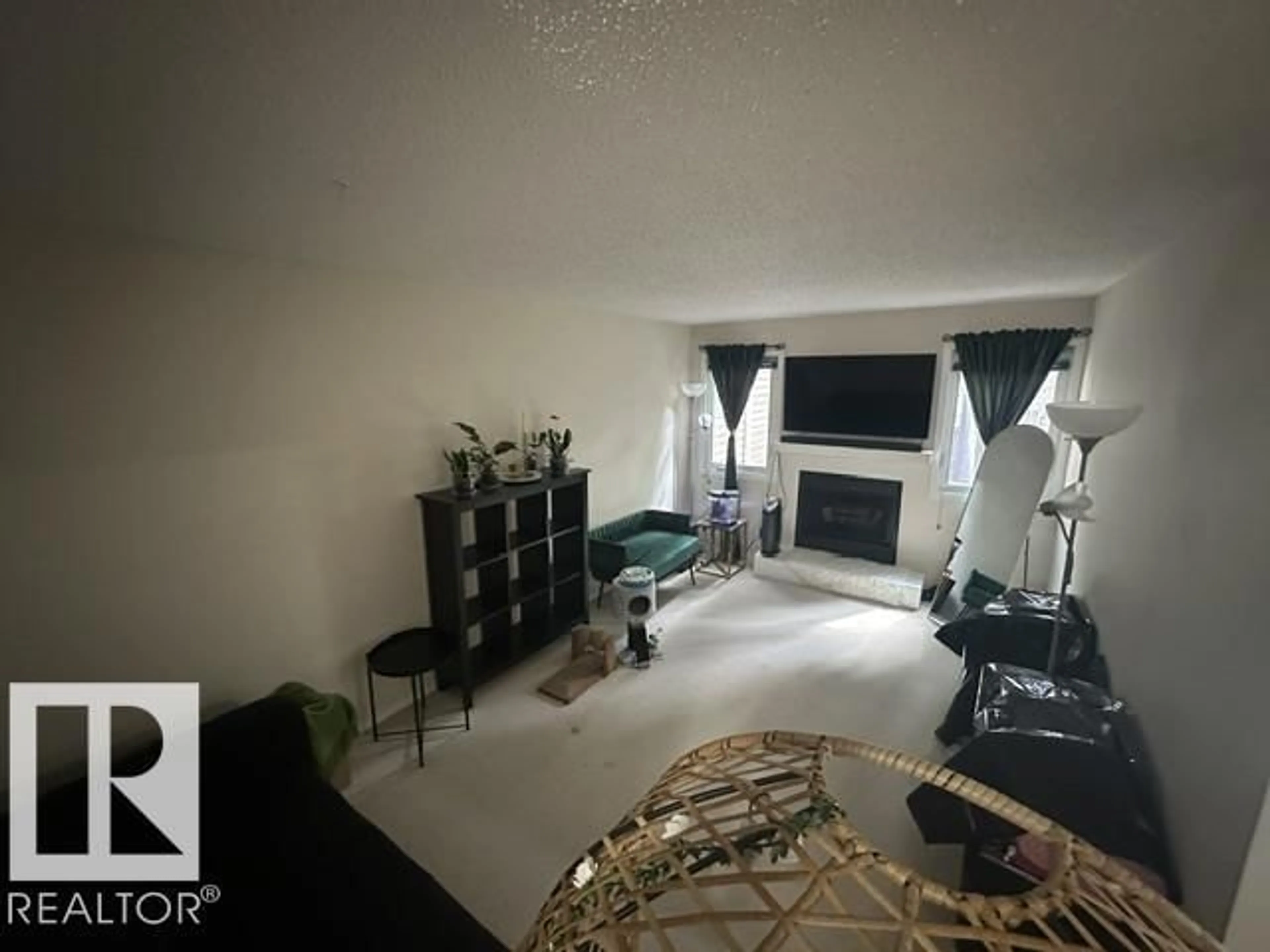 A pic of a room for 18020 96 AV, Edmonton Alberta T5T3N2