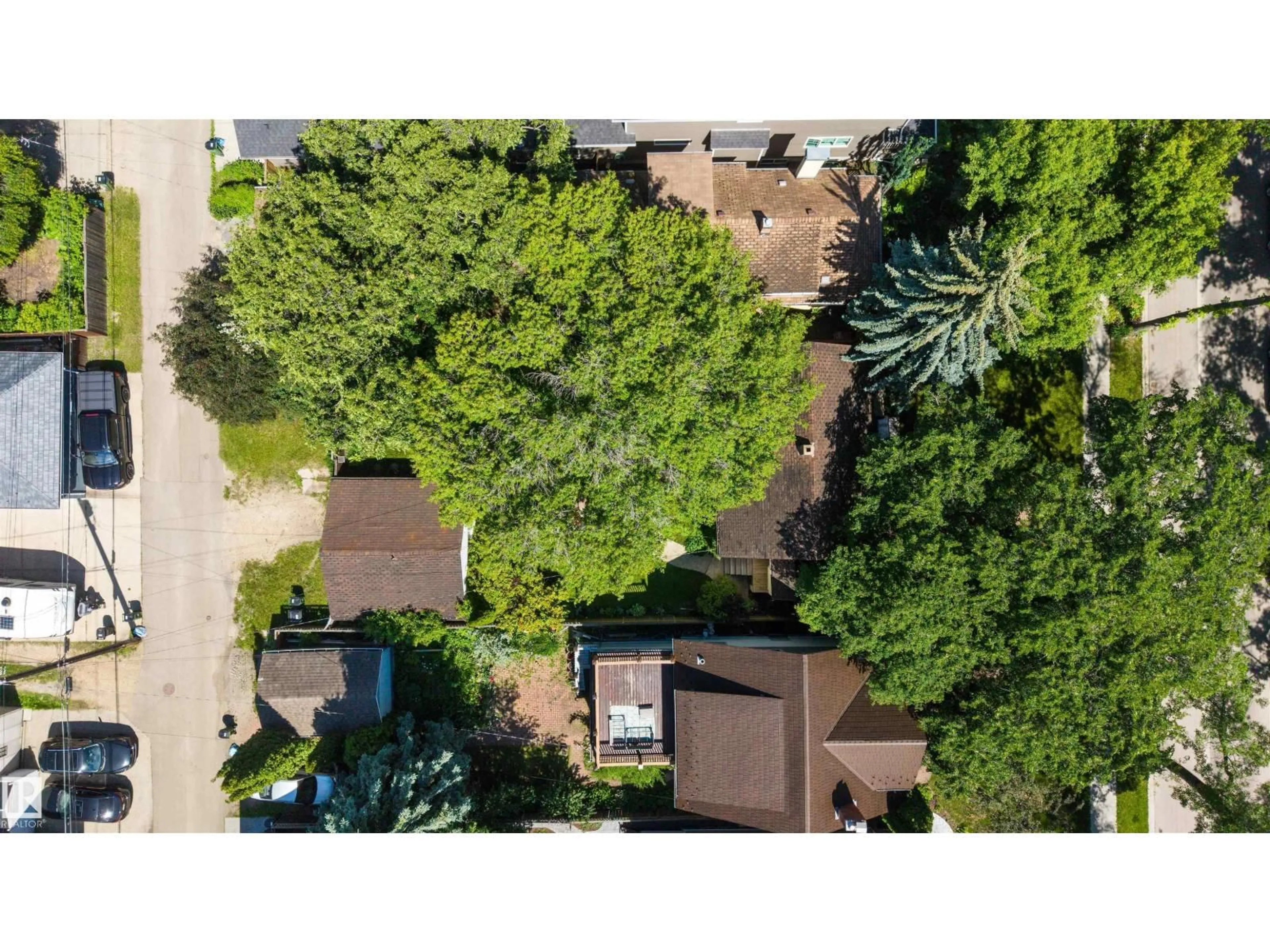 A pic from outside/outdoor area/front of a property/back of a property/a pic from drone, street for 10612 127 ST, Edmonton Alberta T5N1W1