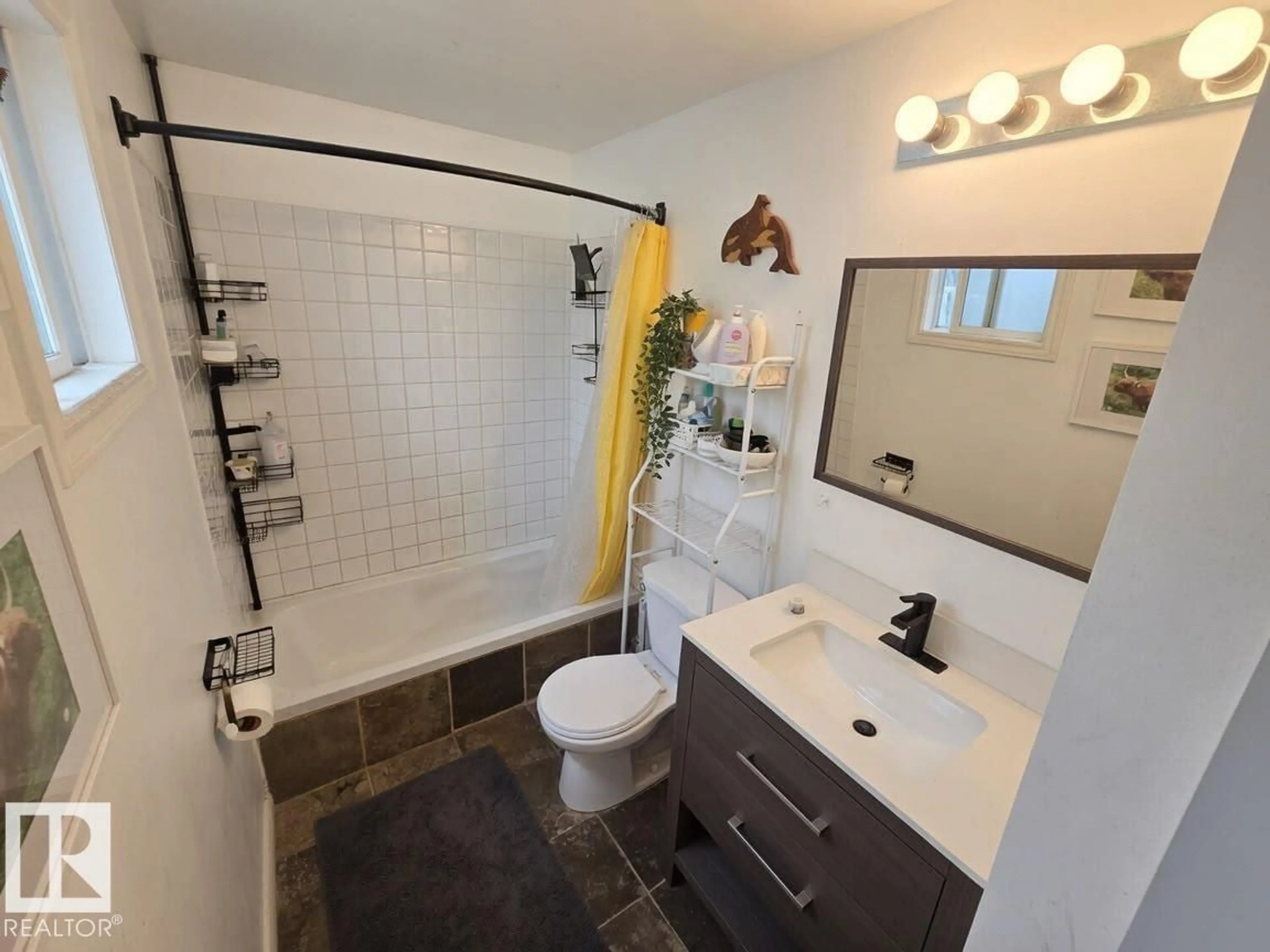 Standard bathroom, ceramic/tile floor for NW - 12732 120 ST, Edmonton Alberta T5E5N5