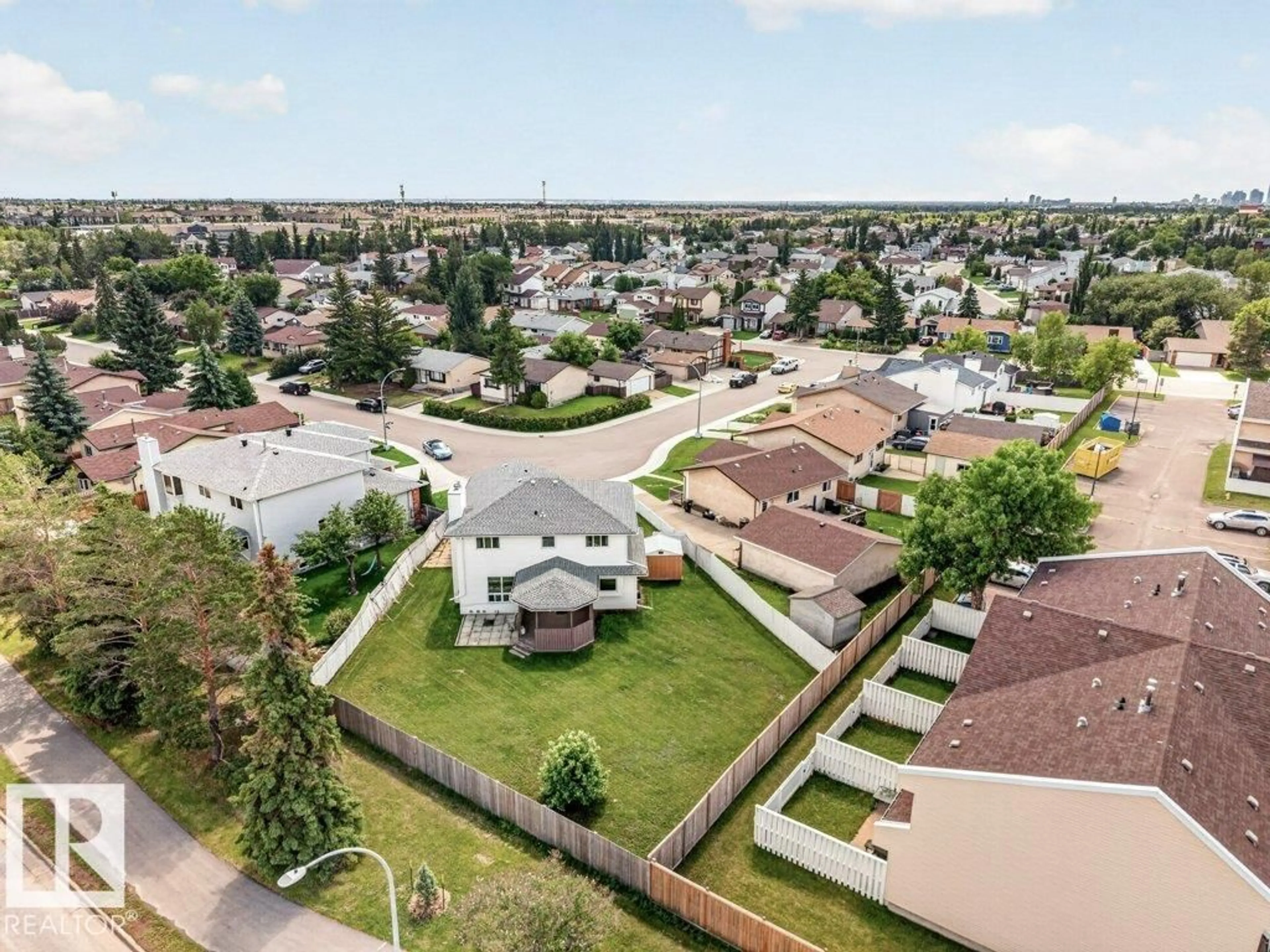 A pic from outside/outdoor area/front of a property/back of a property/a pic from drone, street for NW - 16524 99 ST, Edmonton Alberta T5X5L6