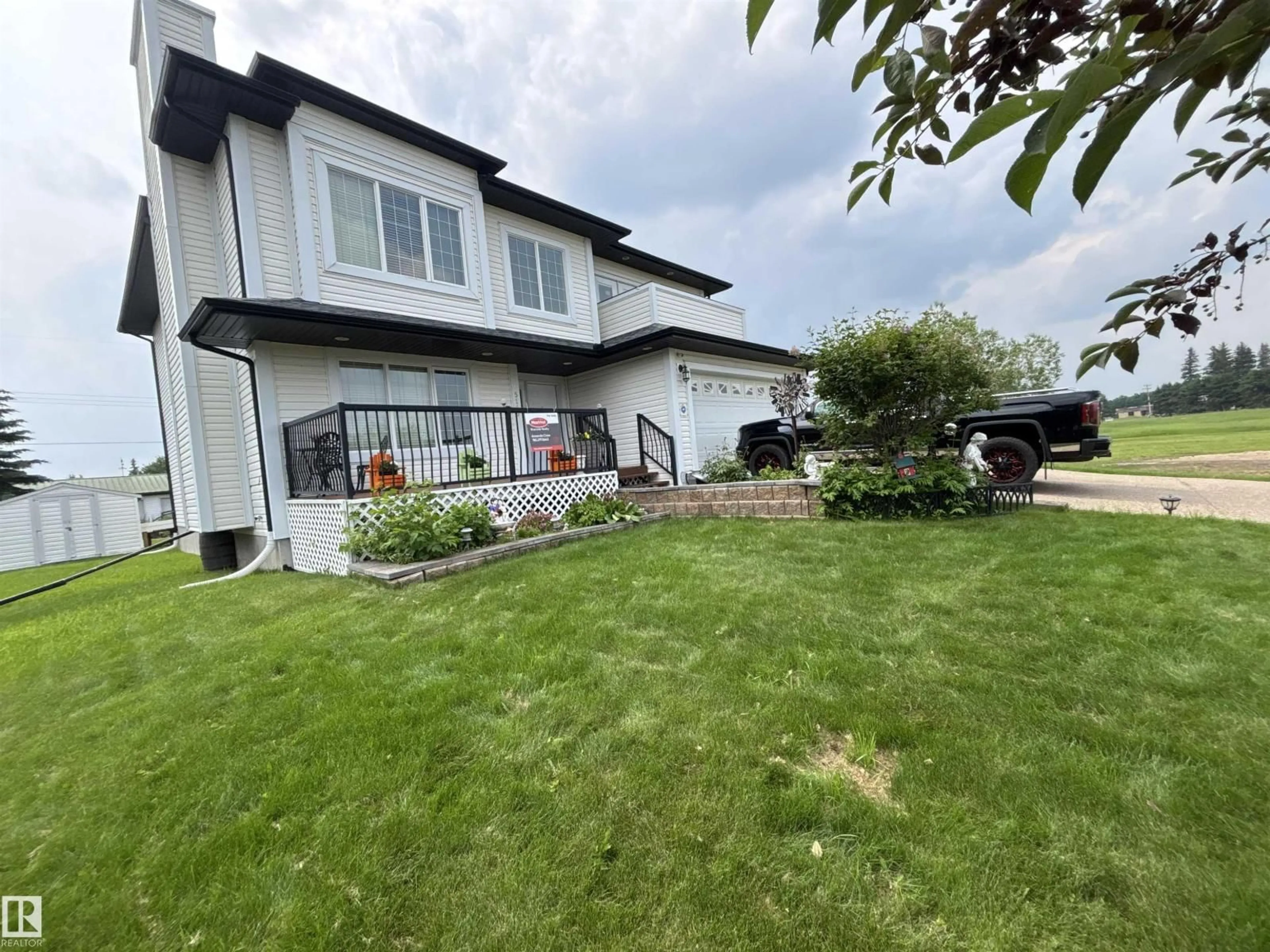 A pic from outside/outdoor area/front of a property/back of a property/a pic from drone, unknown for 5119 56 AV, Mundare Alberta T0B3H0