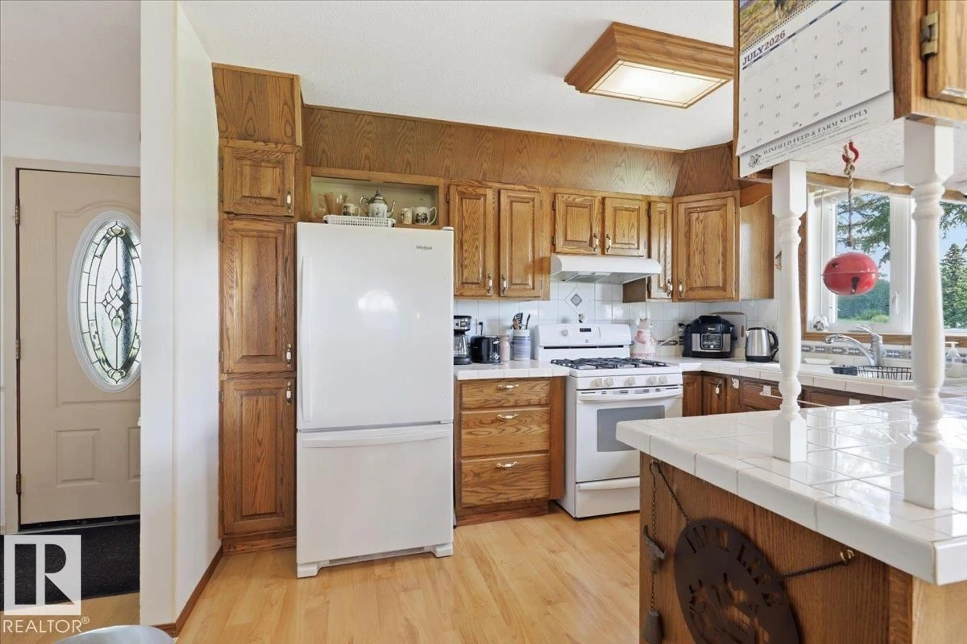 Standard kitchen, unknown for 32052 TWP RD 452, Rural Ponoka County Alberta T0C0M0