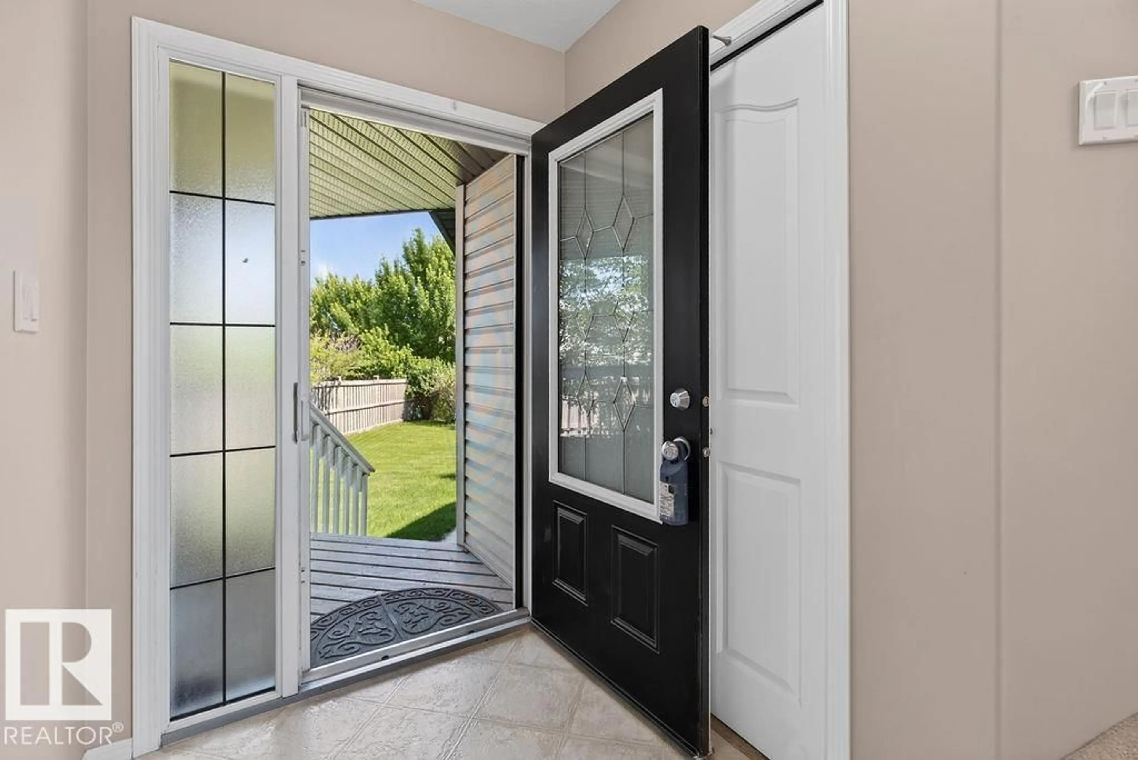 Indoor entryway for NW - 4720 204 ST, Edmonton Alberta T6M0C3