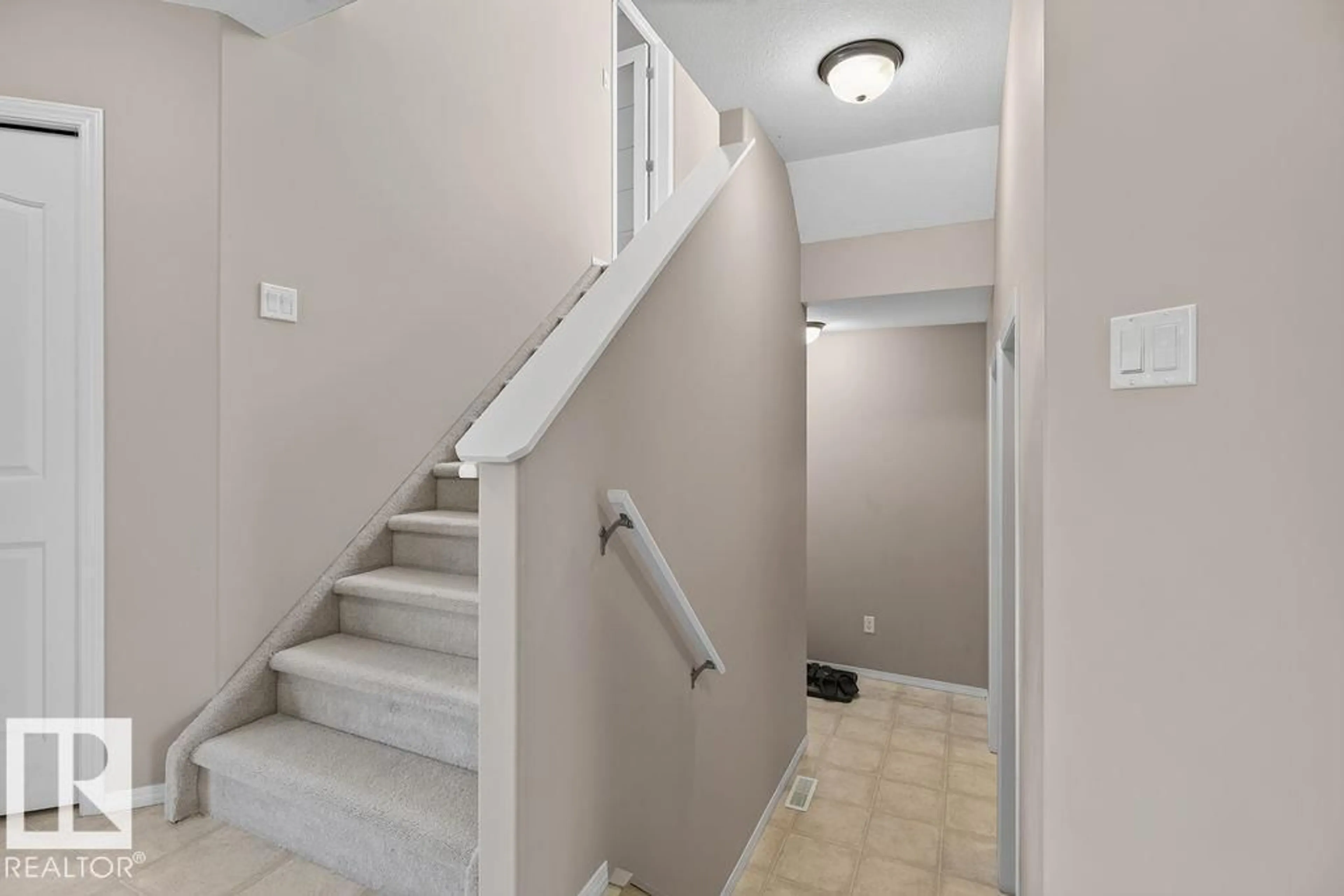 Indoor entryway for NW - 4720 204 ST, Edmonton Alberta T6M0C3