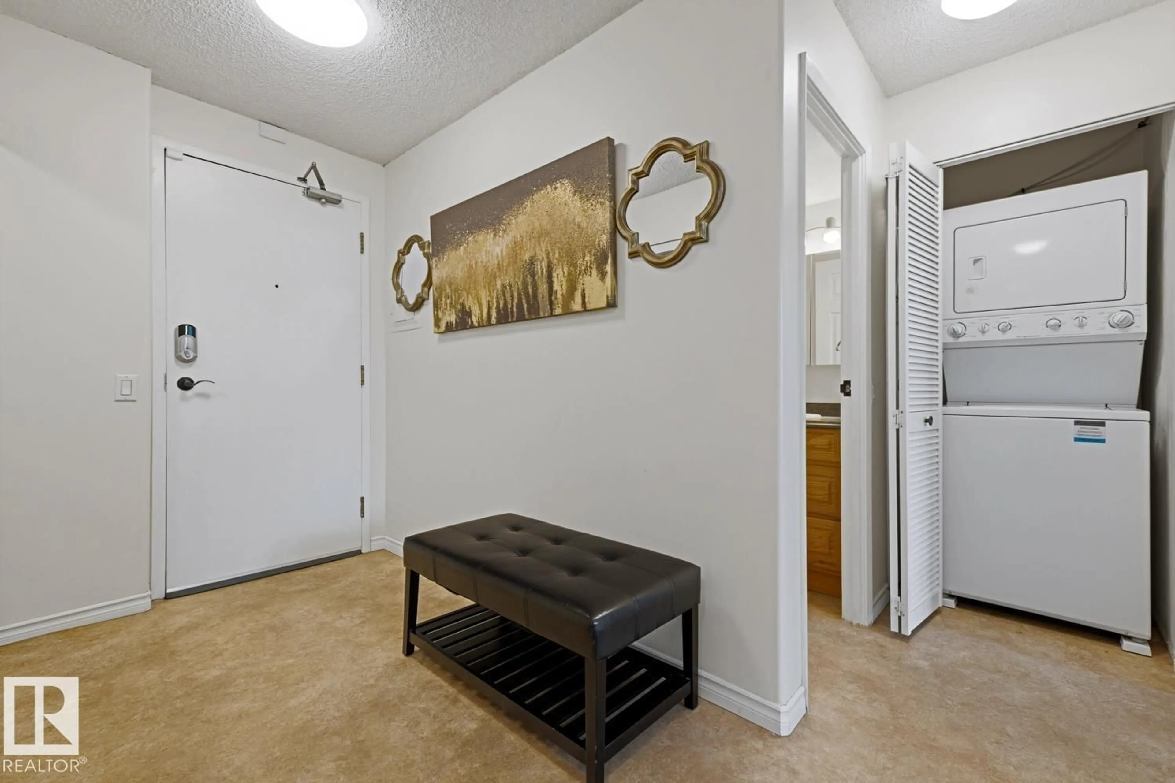 Indoor entryway for #505 - 10145 109 ST, Edmonton Alberta T5J3M5