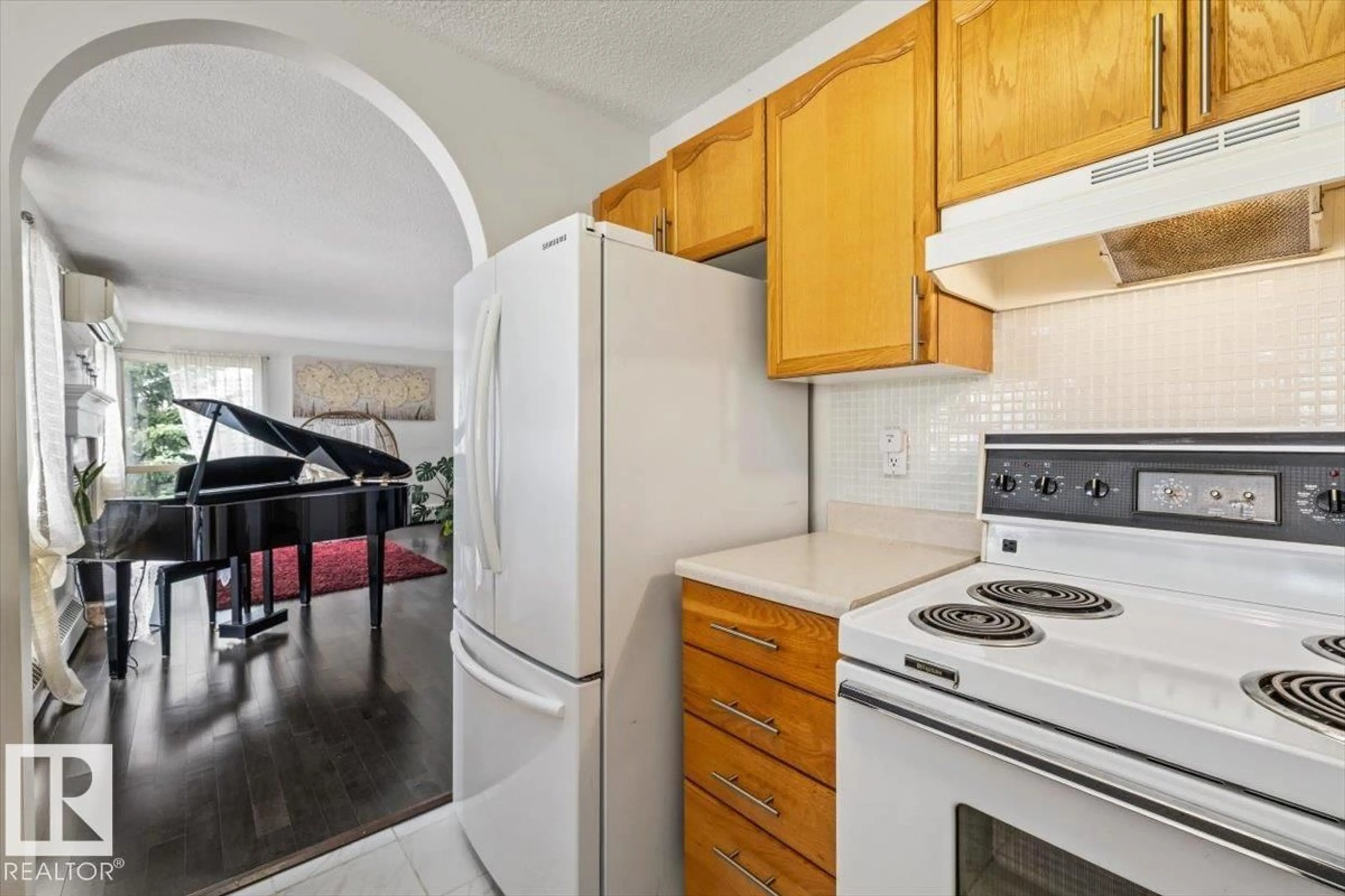 Standard kitchen, unknown for 15499 - 427 CASTLE DOWNS RD, Edmonton Alberta T5X5Y3