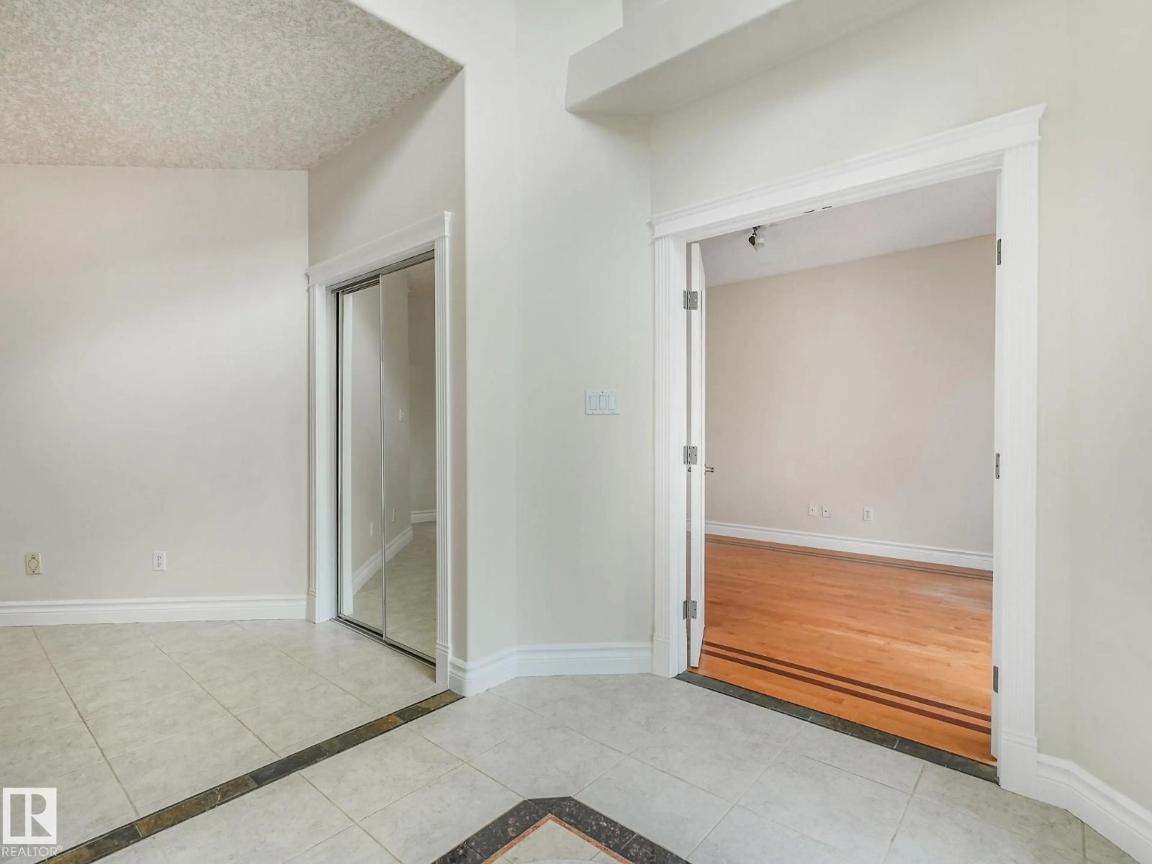 Indoor foyer for 13412 157 AV, Edmonton Alberta T6V1P6