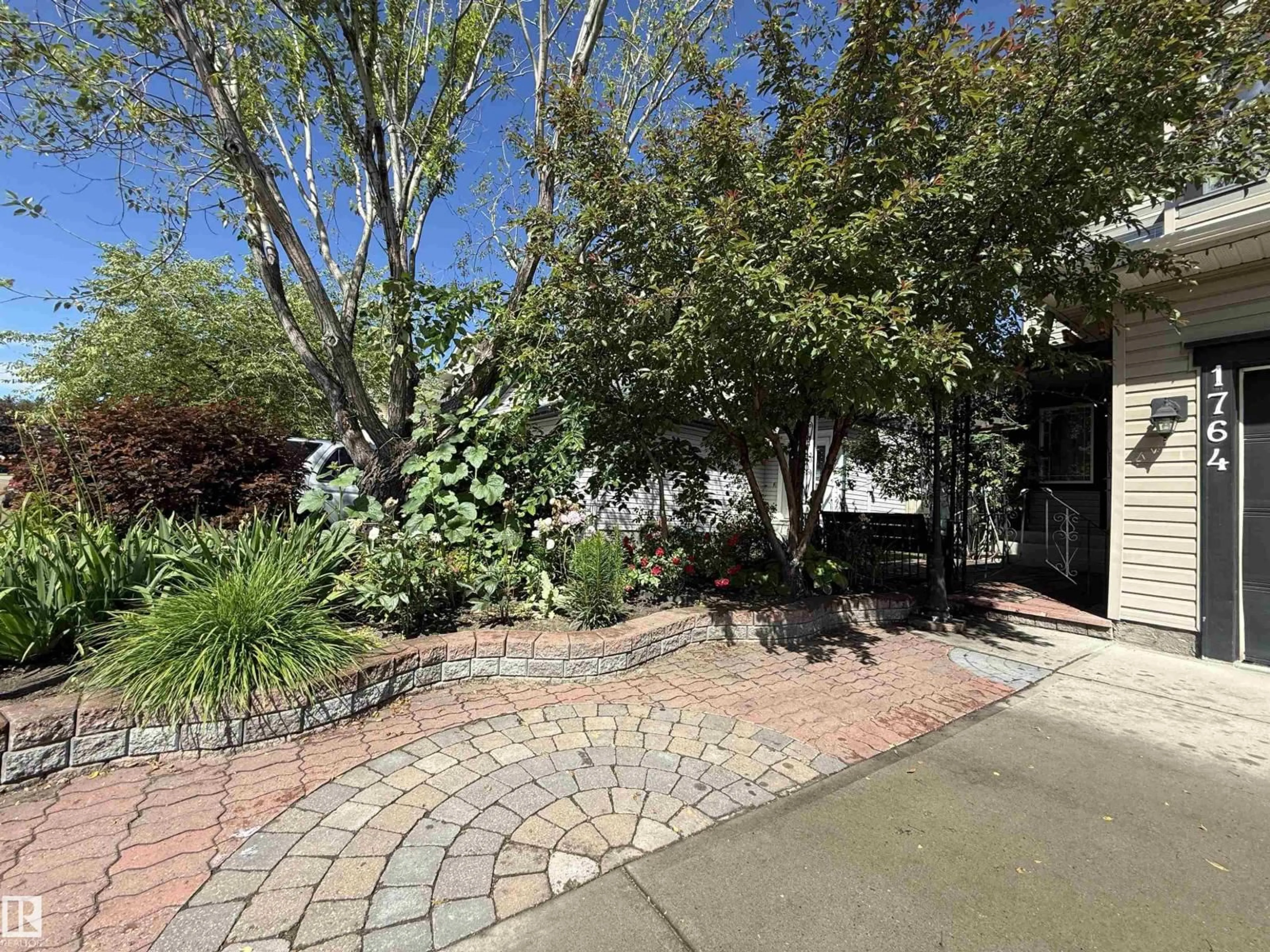 Patio, street for 1764 MELROSE CR, Edmonton Alberta T6W0A2