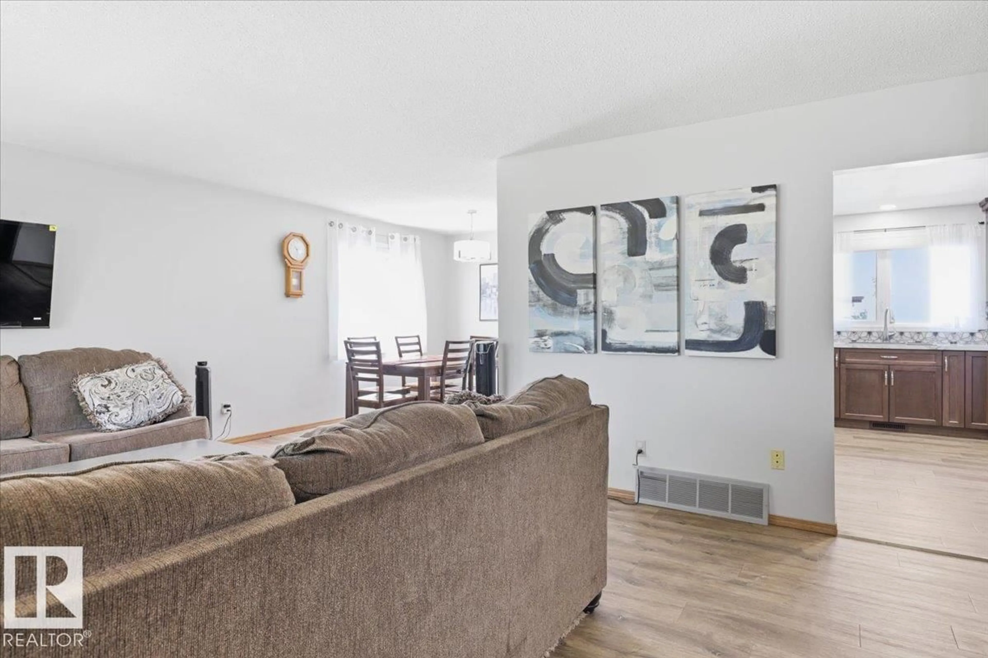 Living room with furniture, wood/laminate floor for 141 GREEN ASH DR, Wetaskiwin Alberta T9A2H7