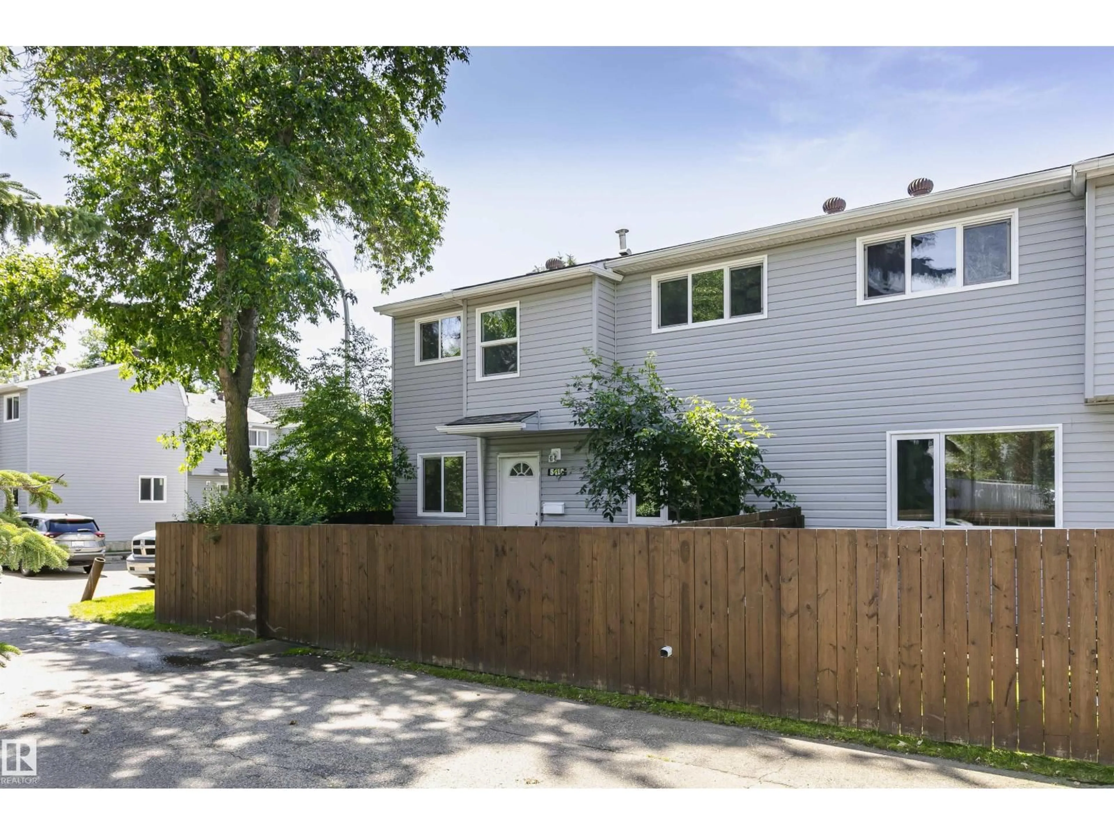 Unknown for 5418 144B AV, Edmonton Alberta T6A3N3