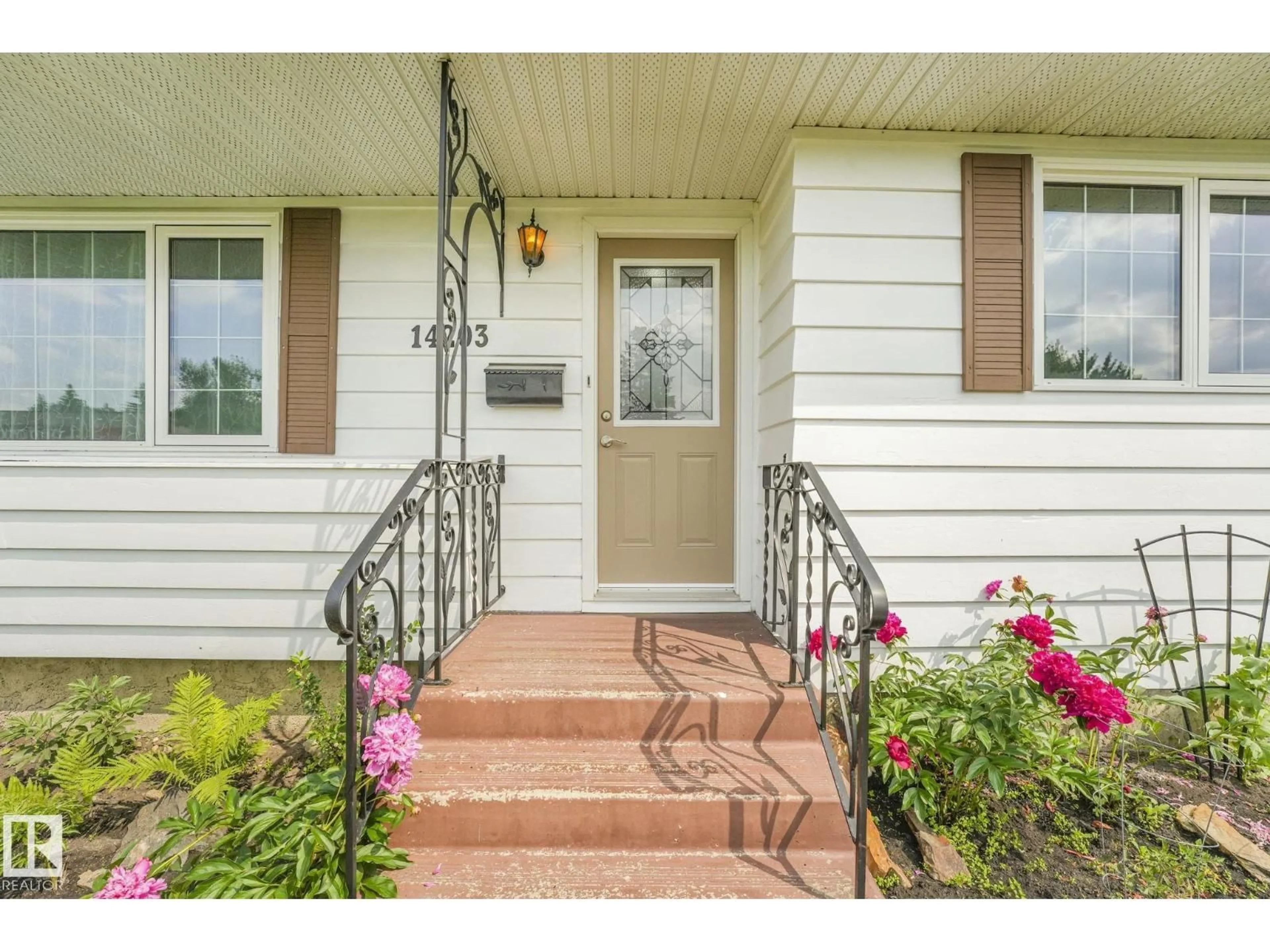 Indoor entryway for NW - 14203 74 ST, Edmonton Alberta T5C0Y1