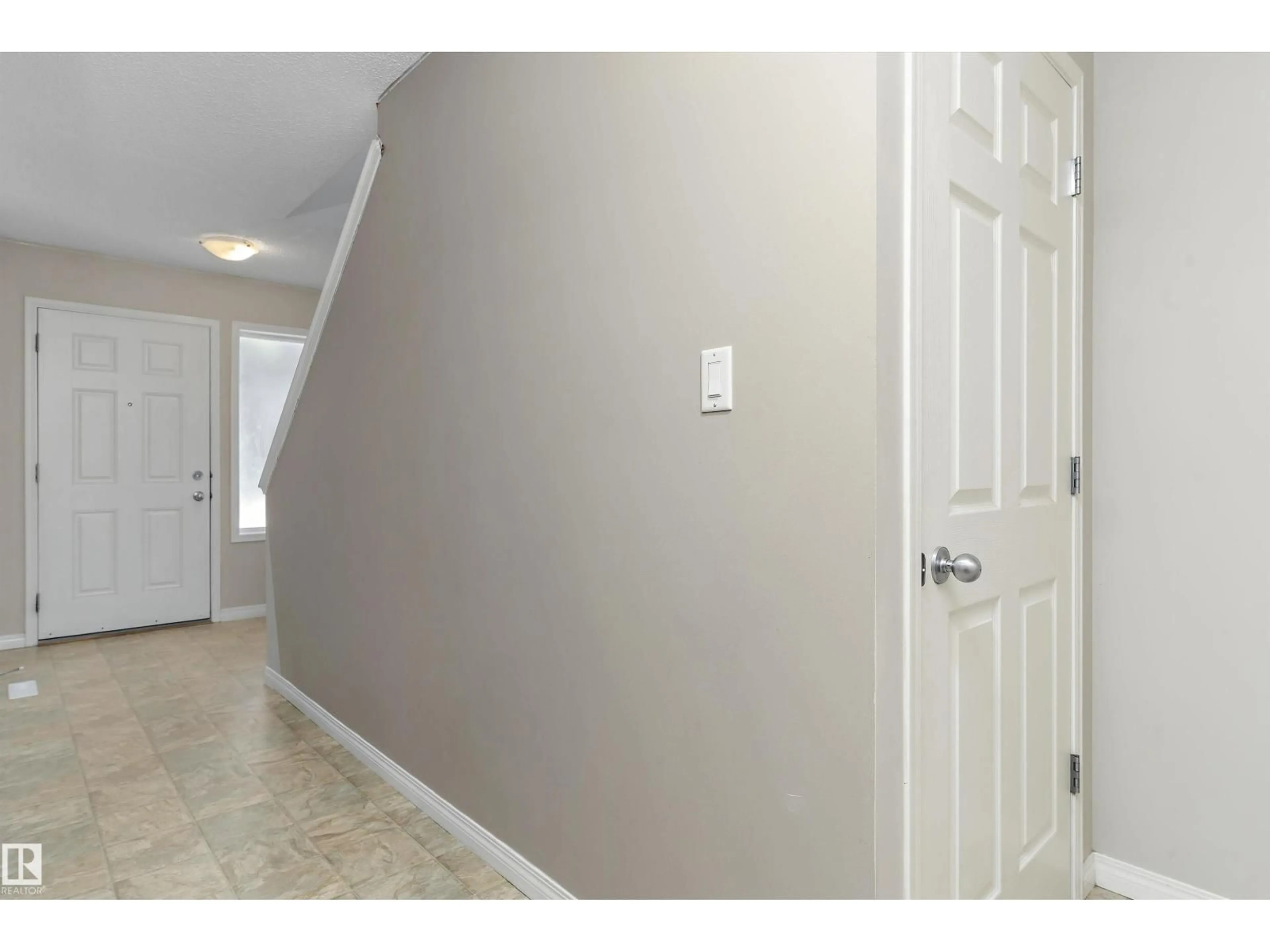 Indoor entryway for 130 - 56 HYNDMAN CR, Edmonton Alberta T5A0E8