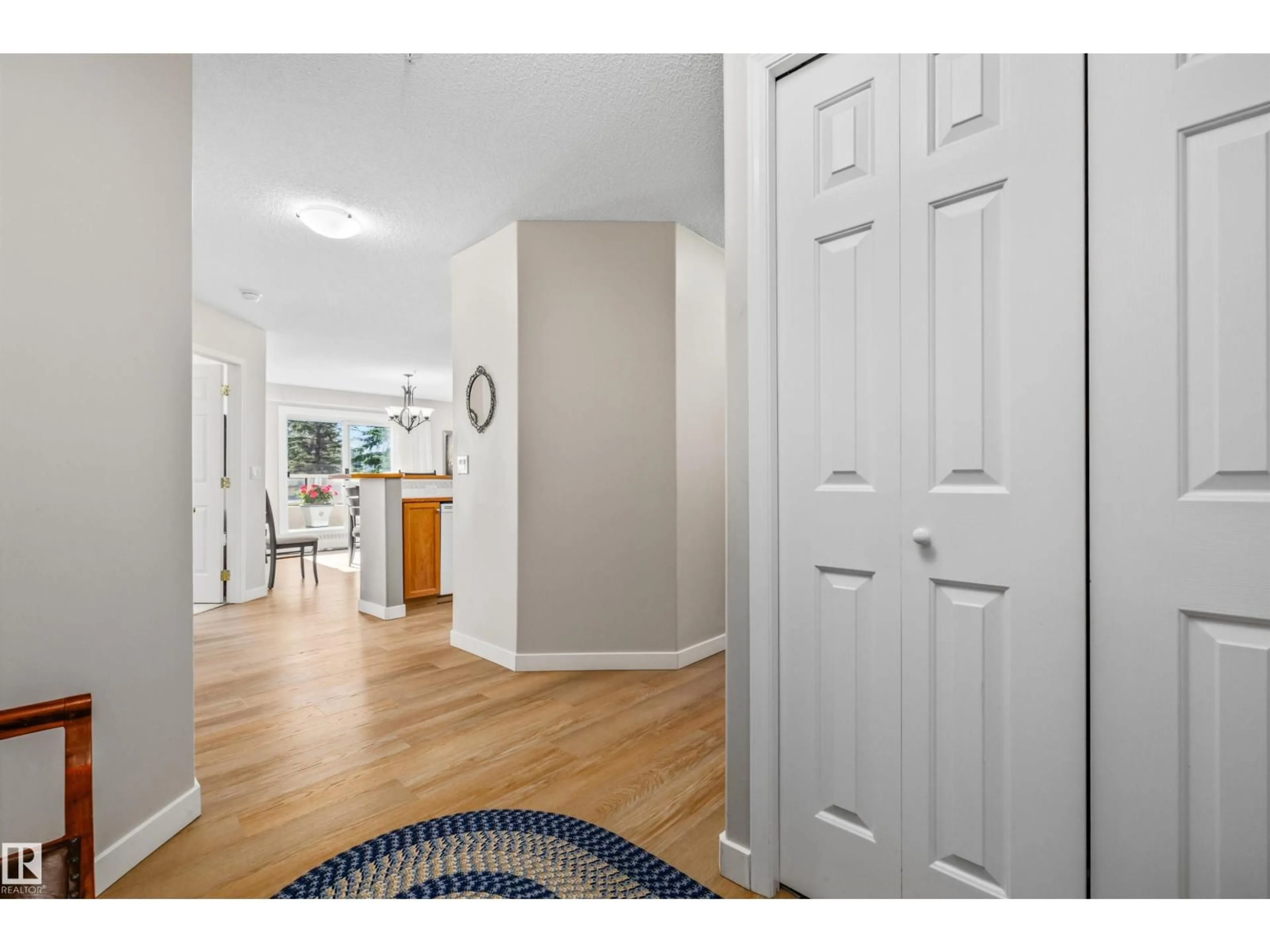 Indoor entryway for 70 - 104 CRYSTAL LN, Sherwood Park Alberta T8H1W6