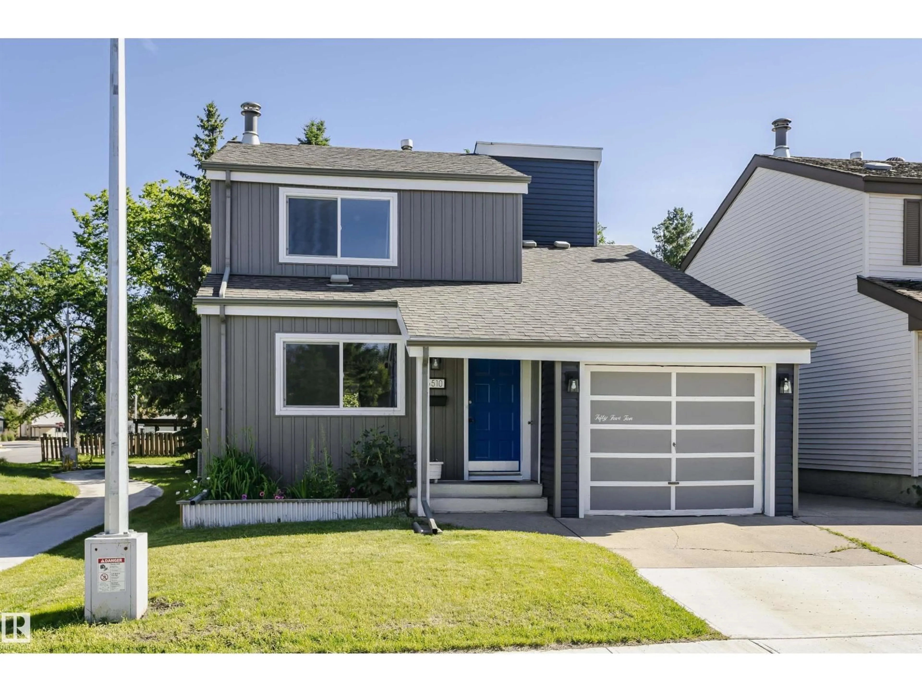 Home with vinyl exterior material, street for 5510 92C AV, Edmonton Alberta T6B2K6
